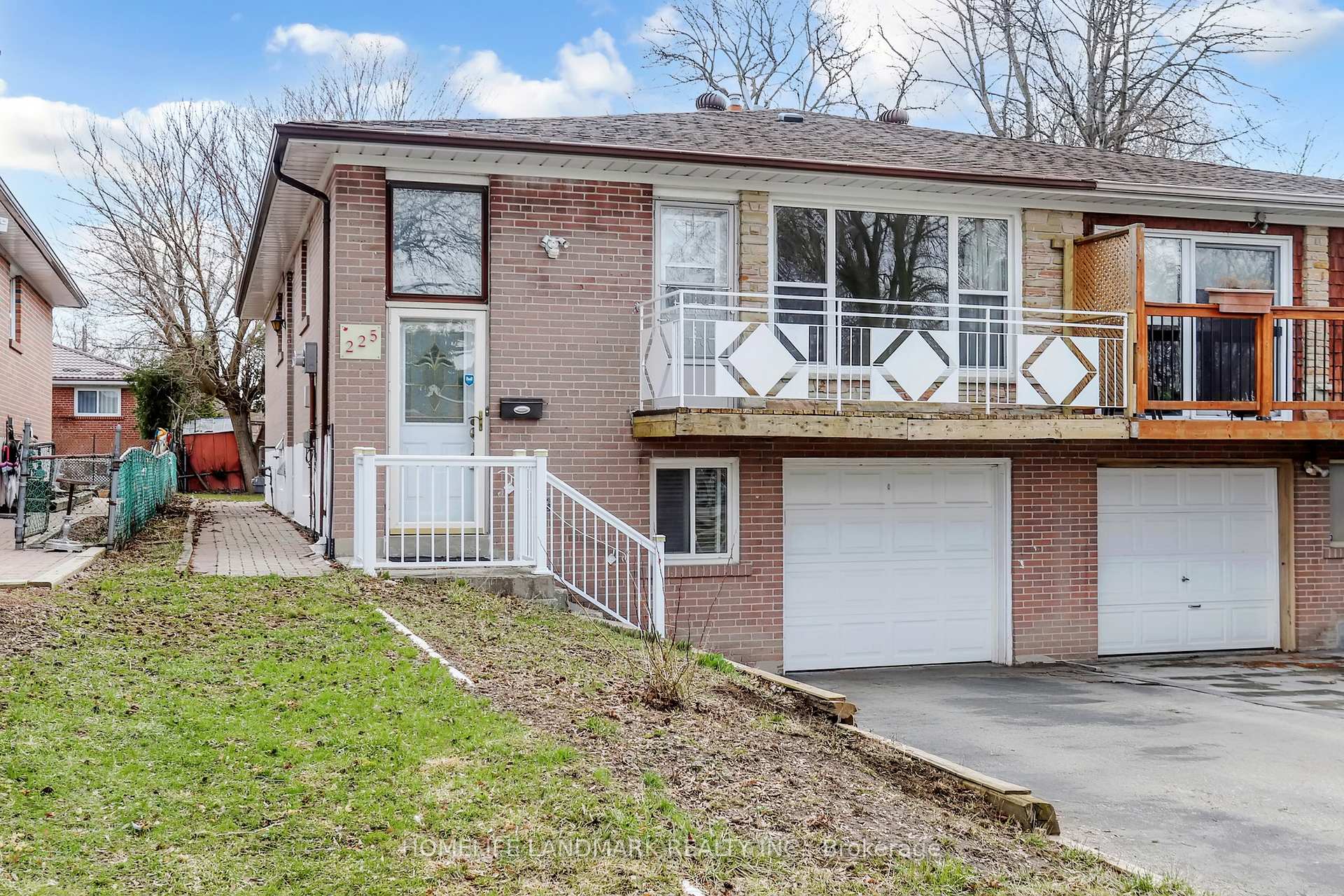 Photo 3 of 225 Pineway Boulevard, North York, Bayview Woods-Steeles — HOMEH