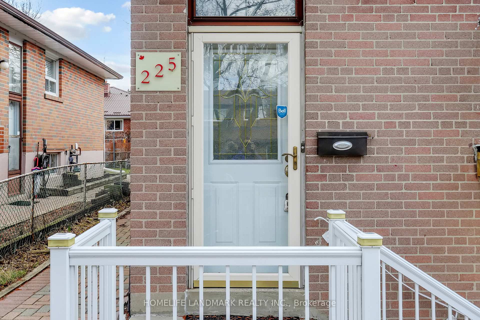 Photo 4 of 225 Pineway Boulevard, North York, Bayview Woods-Steeles — HOMEH