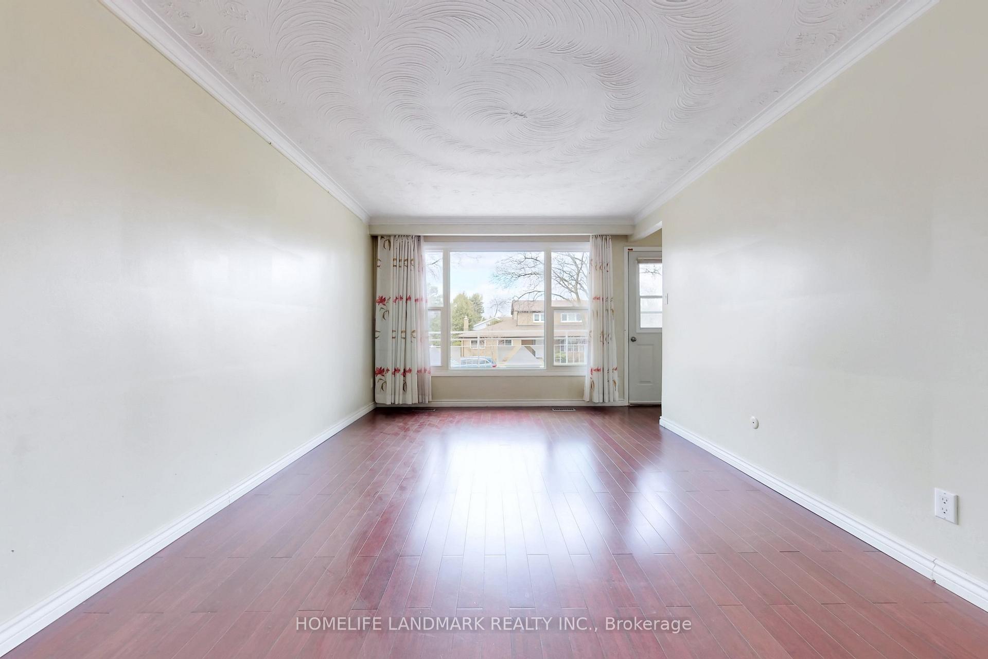 Photo 5 of 225 Pineway Boulevard, North York, Bayview Woods-Steeles — HOMEH