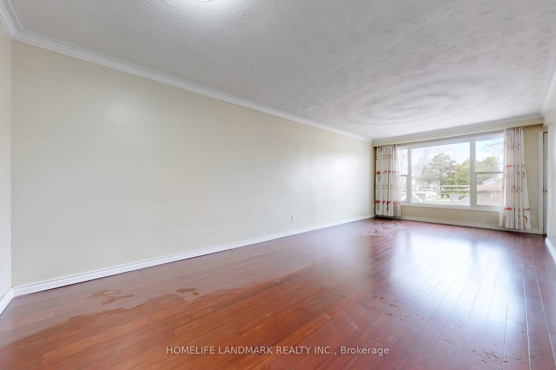 Photo 6 of 225 Pineway Boulevard, North York, Bayview Woods-Steeles — HOMEH