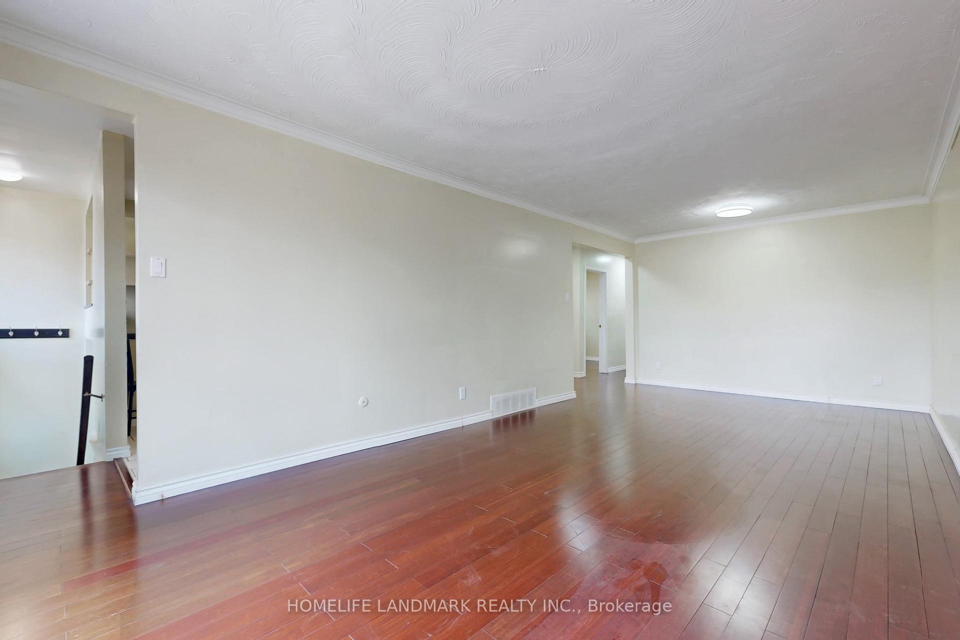 Photo 7 of 225 Pineway Boulevard, North York, Bayview Woods-Steeles — HOMEH
