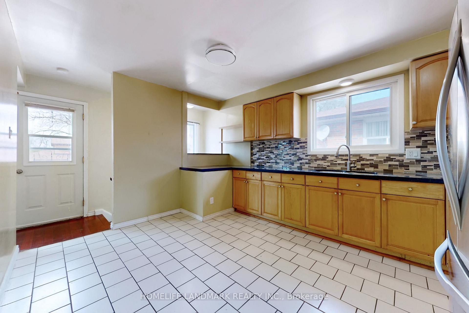 Photo 8 of 225 Pineway Boulevard, North York, Bayview Woods-Steeles — HOMEH