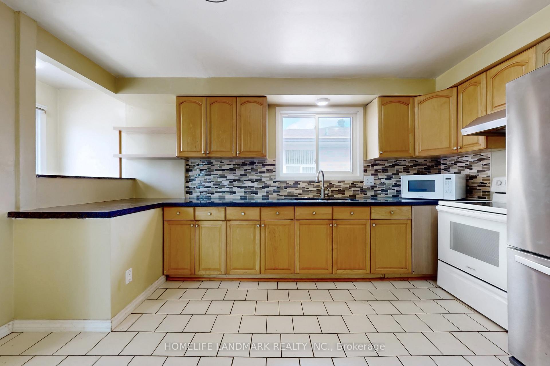 Photo 9 of 225 Pineway Boulevard, North York, Bayview Woods-Steeles — HOMEH