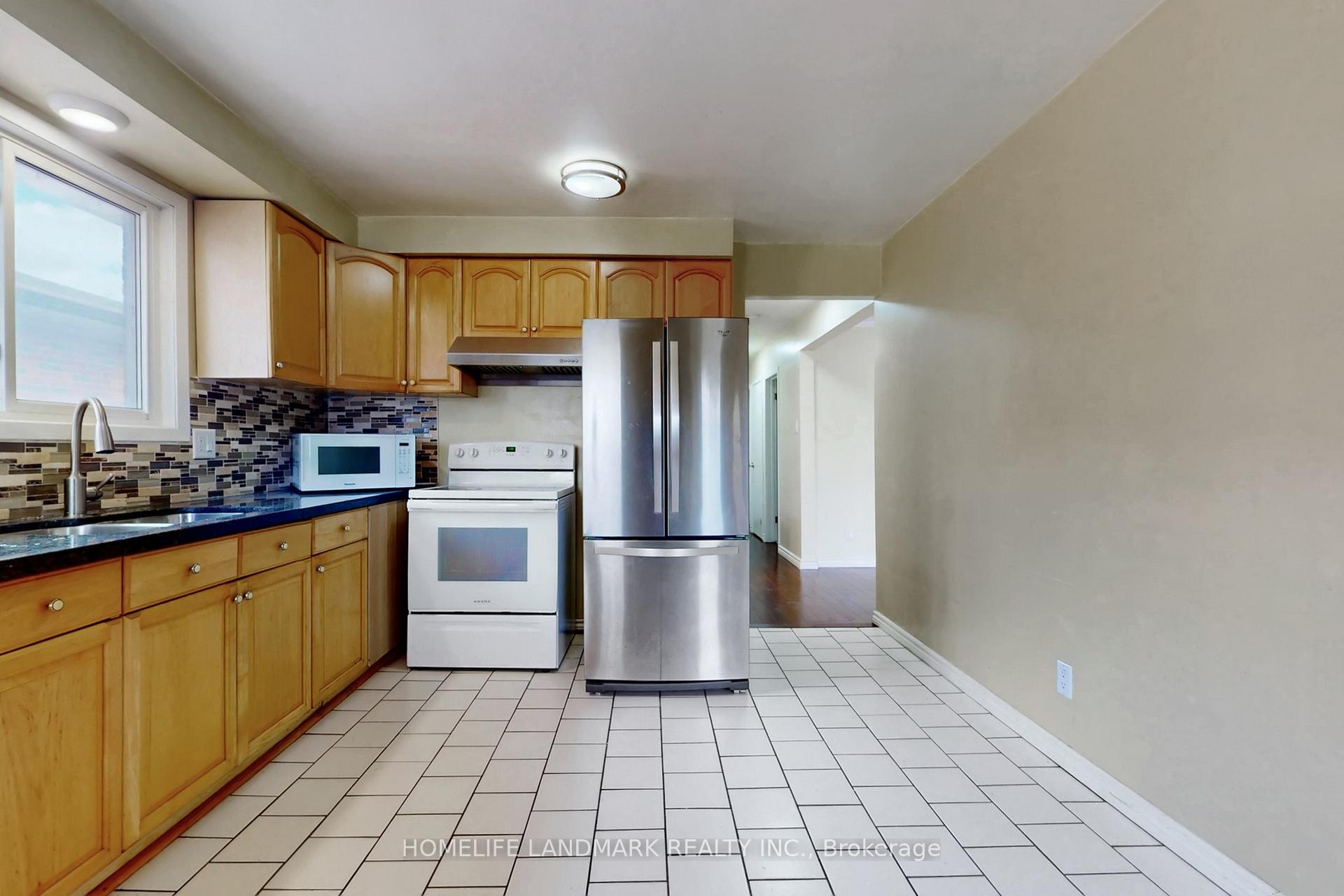Photo 10 of 225 Pineway Boulevard, North York, Bayview Woods-Steeles — HOMEH