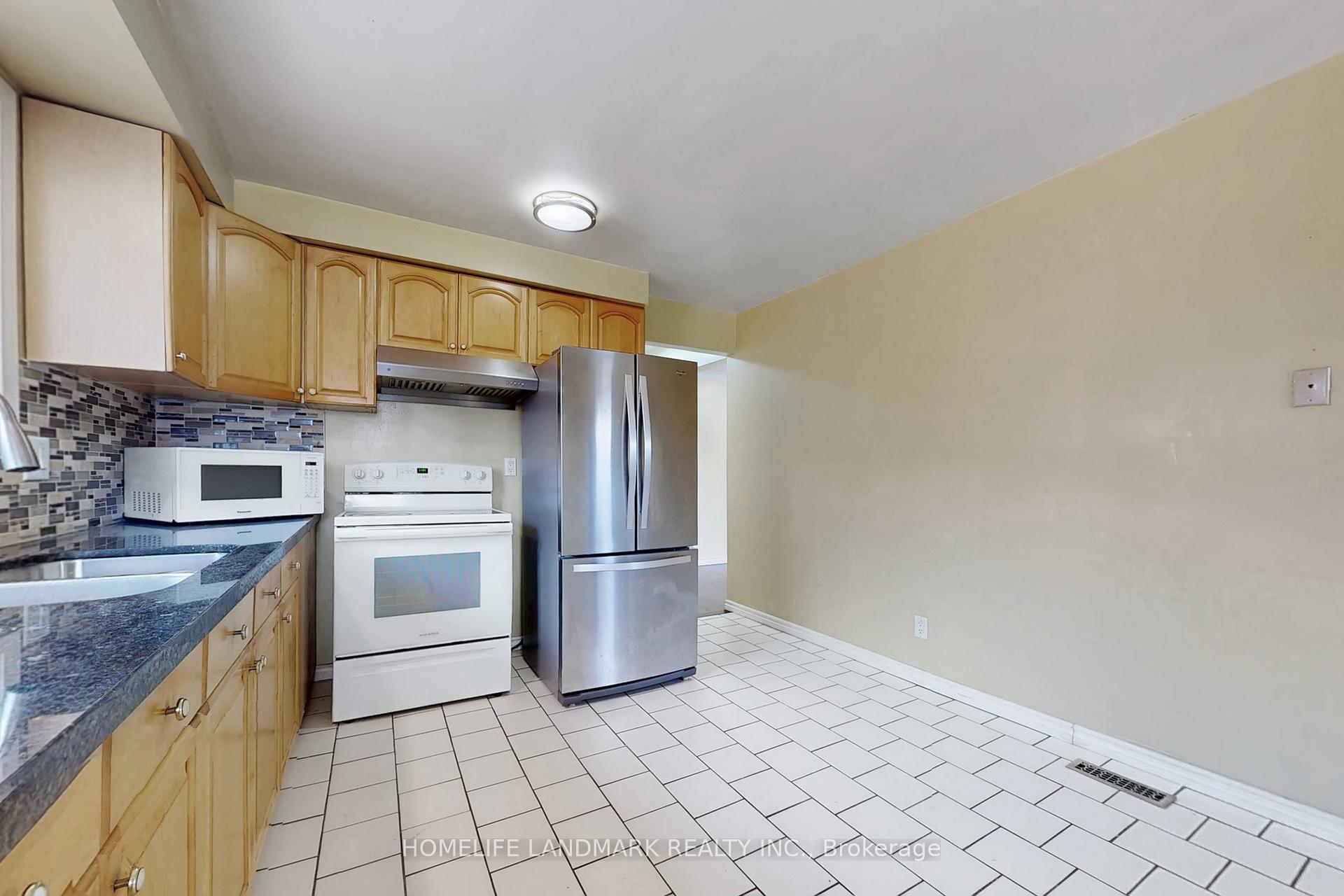 Photo 11 of 225 Pineway Boulevard, North York, Bayview Woods-Steeles — HOMEH