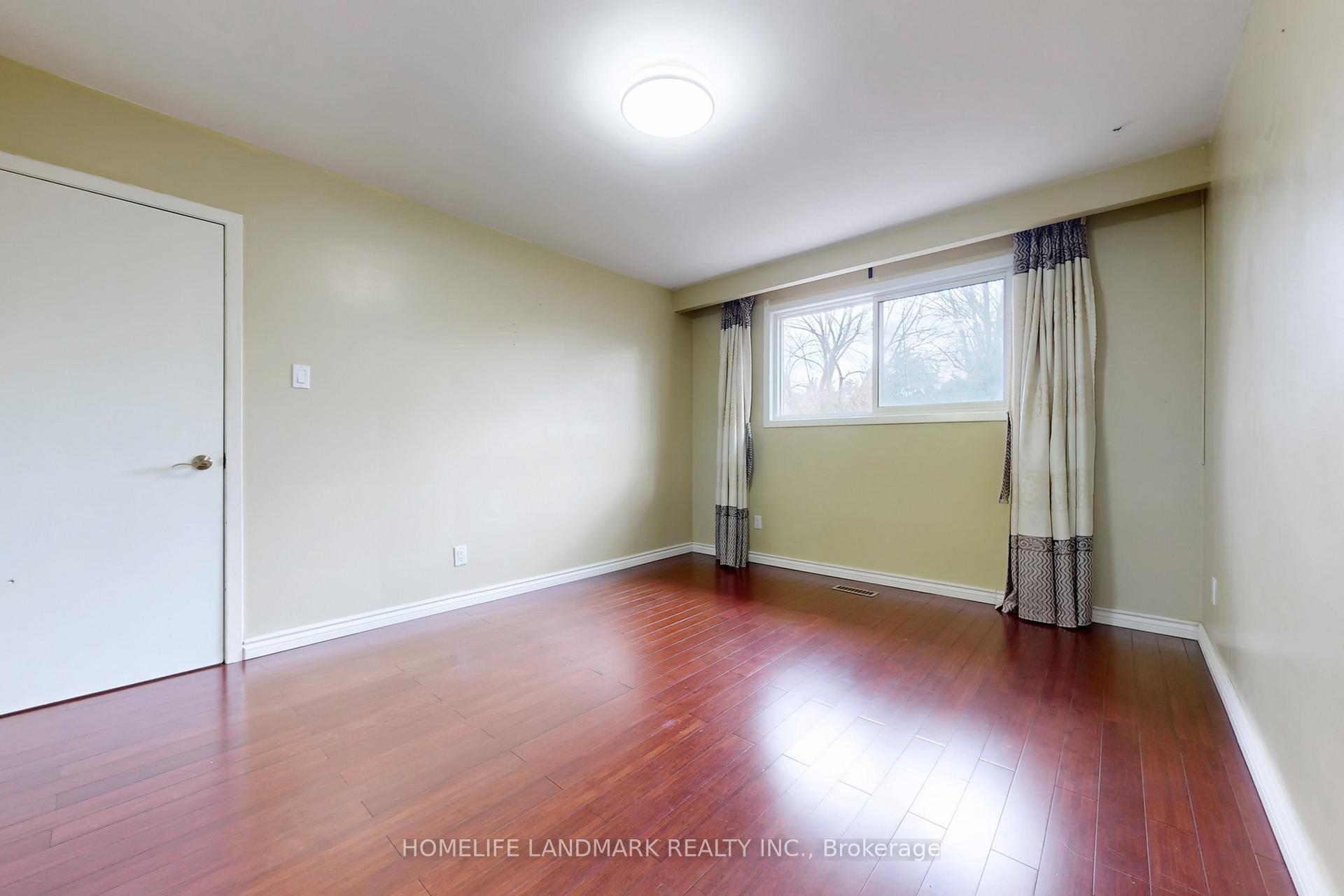 Photo 12 of 225 Pineway Boulevard, North York, Bayview Woods-Steeles — HOMEH