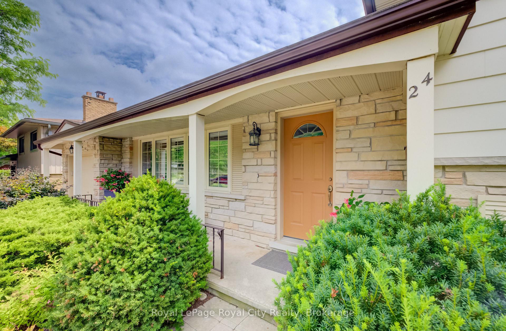 Photo 2 of 24 Maplewood Drive, Guelph, Dovercliffe Park/Old University — HOMEH