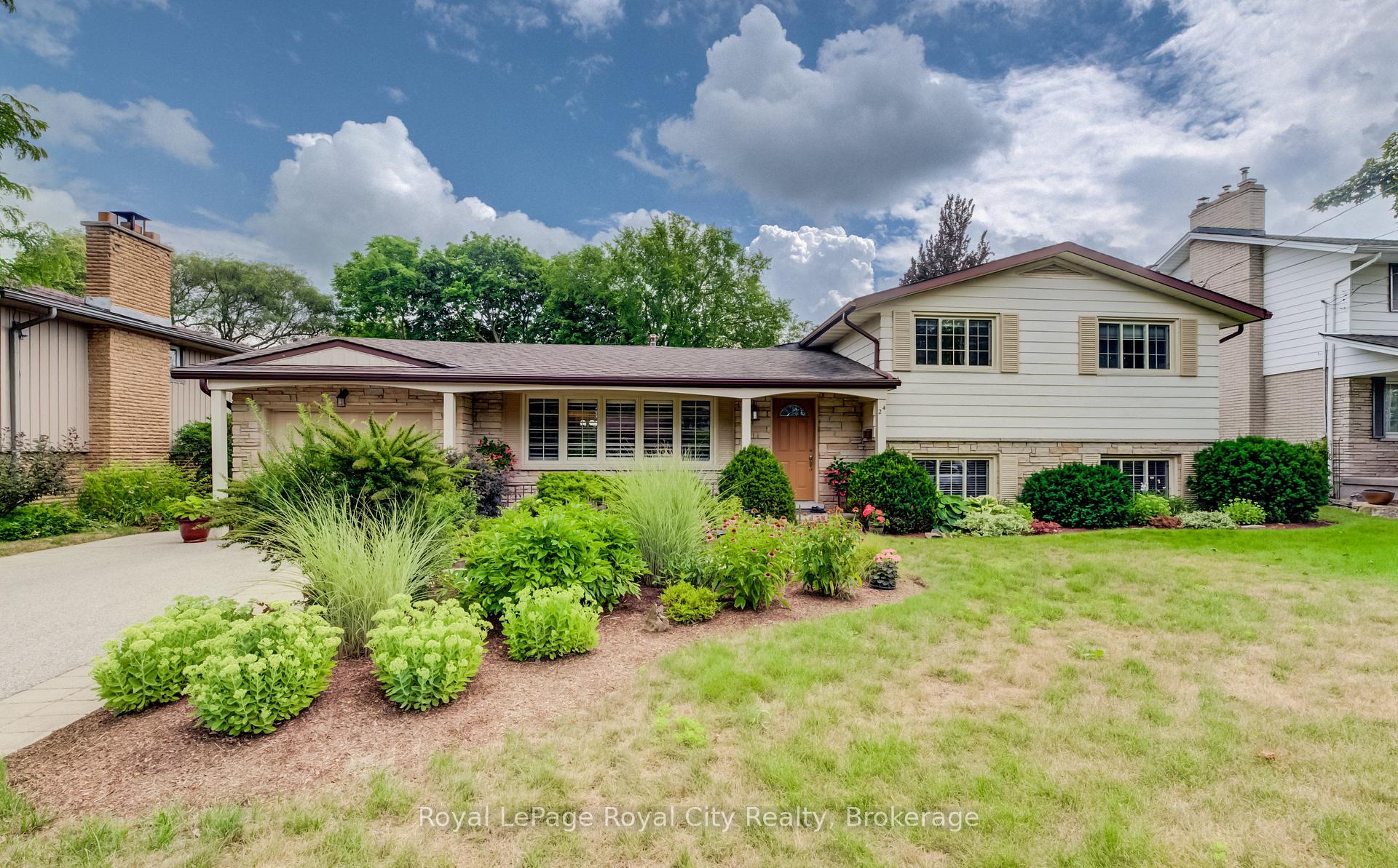 Photo 3 of 24 Maplewood Drive, Guelph, Dovercliffe Park/Old University — HOMEH