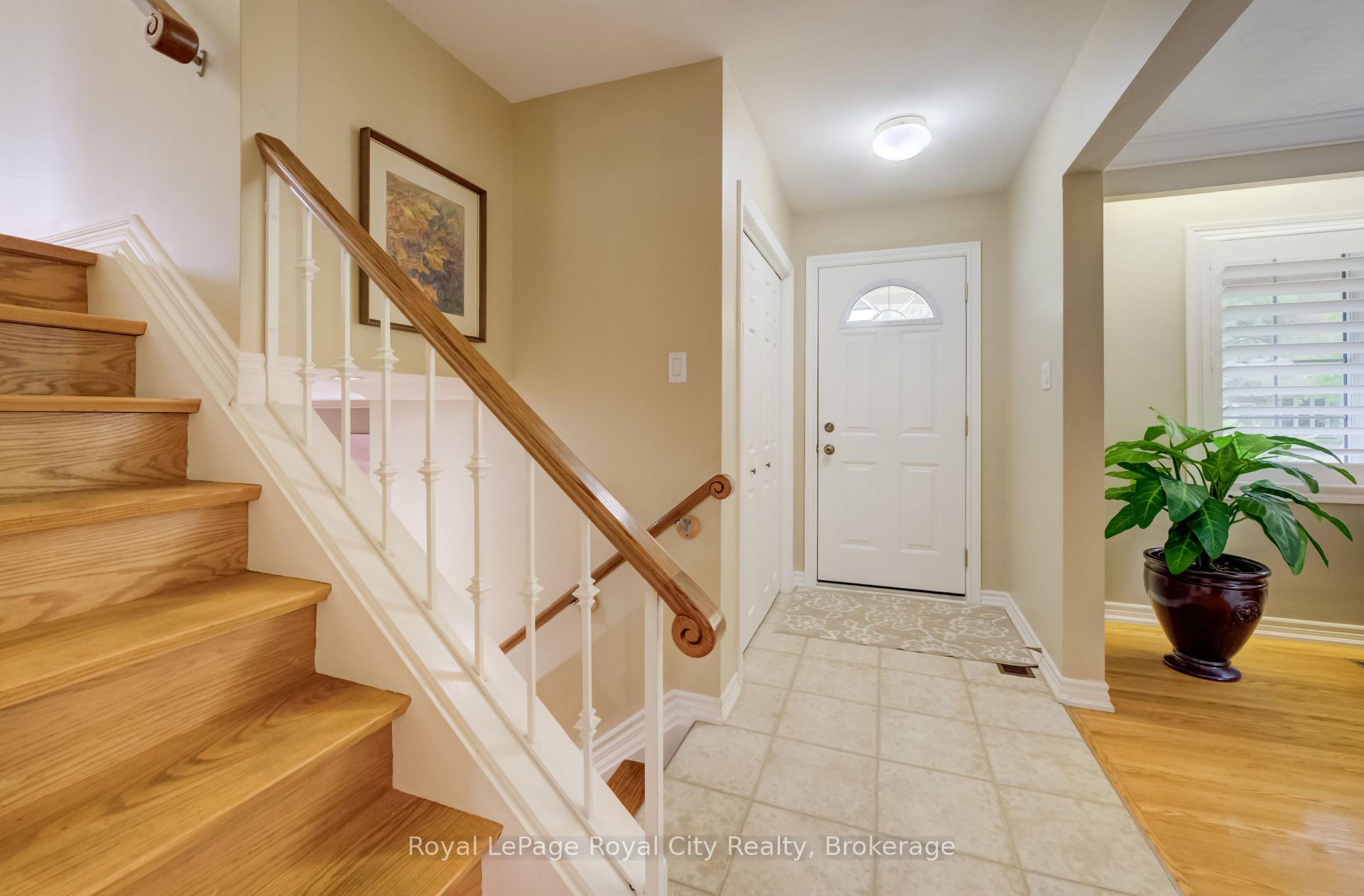 Photo 4 of 24 Maplewood Drive, Guelph, Dovercliffe Park/Old University — HOMEH