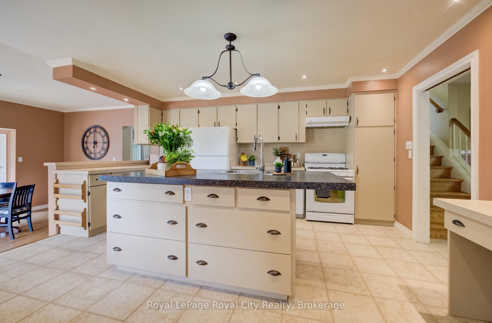 Photo 8 of 24 Maplewood Drive, Guelph, Dovercliffe Park/Old University — HOMEH