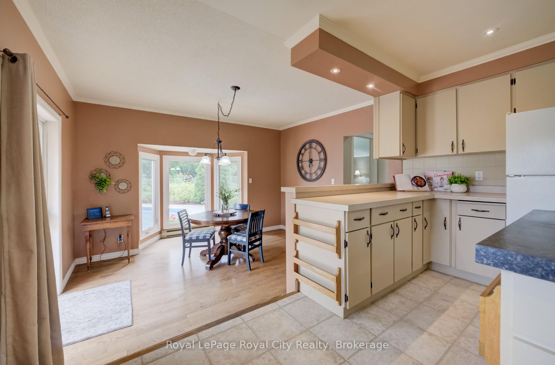 Photo 9 of 24 Maplewood Drive, Guelph, Dovercliffe Park/Old University — HOMEH