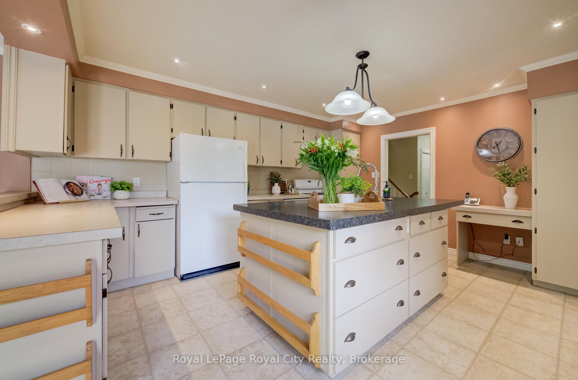 Photo 10 of 24 Maplewood Drive, Guelph, Dovercliffe Park/Old University — HOMEH