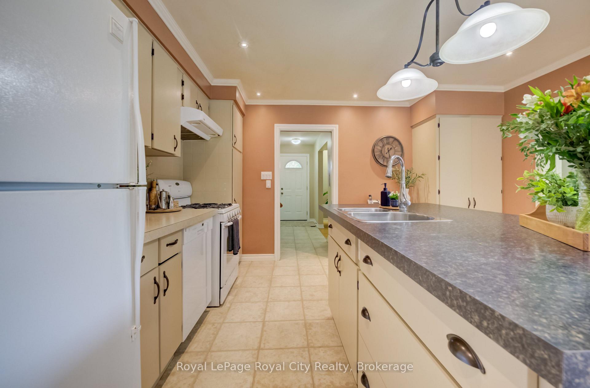 Photo 12 of 24 Maplewood Drive, Guelph, Dovercliffe Park/Old University — HOMEH
