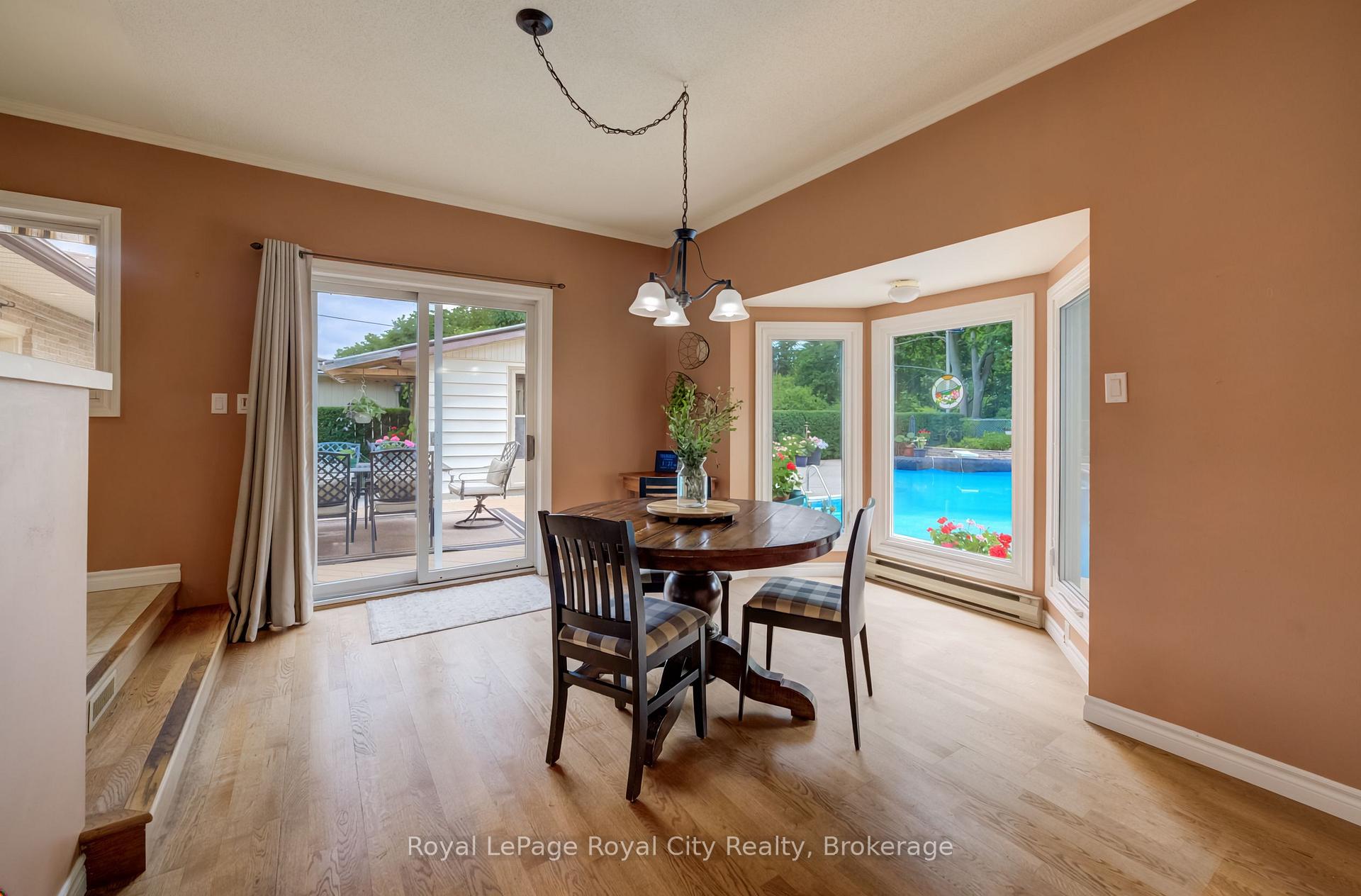 Photo 14 of 24 Maplewood Drive, Guelph, Dovercliffe Park/Old University — HOMEH