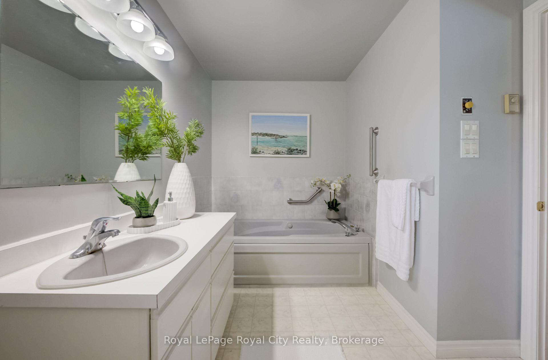 Photo 18 of 24 Maplewood Drive, Guelph, Dovercliffe Park/Old University — HOMEH