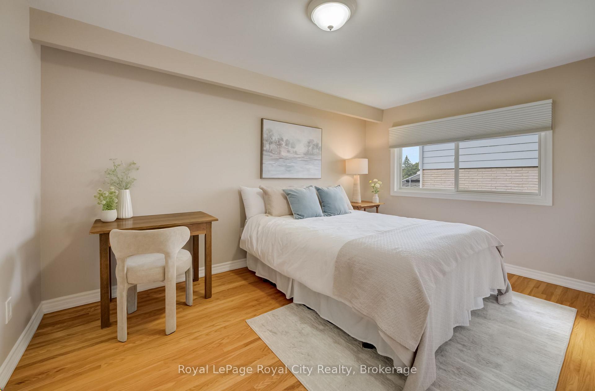 Photo 21 of 24 Maplewood Drive, Guelph, Dovercliffe Park/Old University — HOMEH
