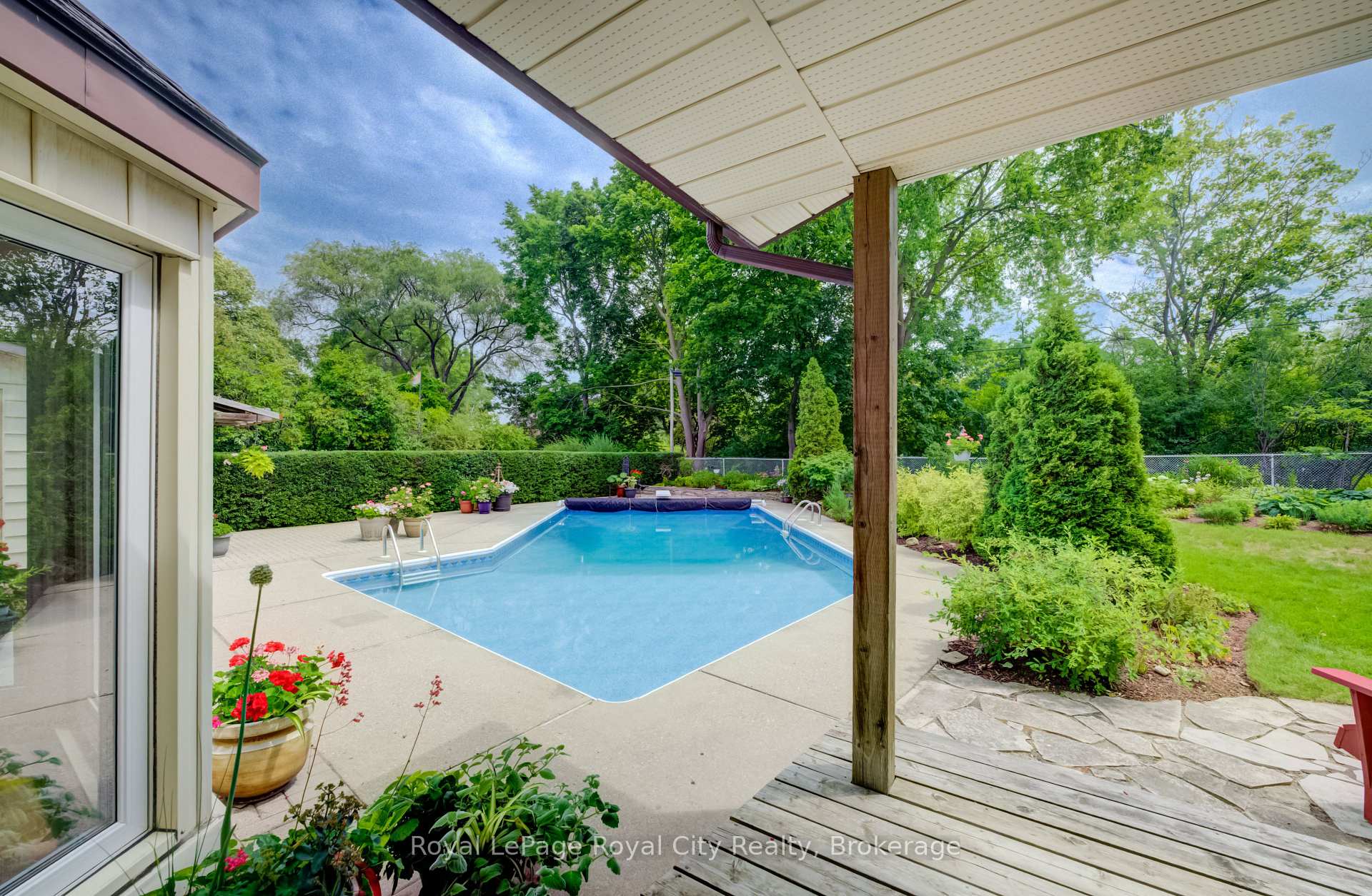 Photo 34 of 24 Maplewood Drive, Guelph, Dovercliffe Park/Old University — HOMEH