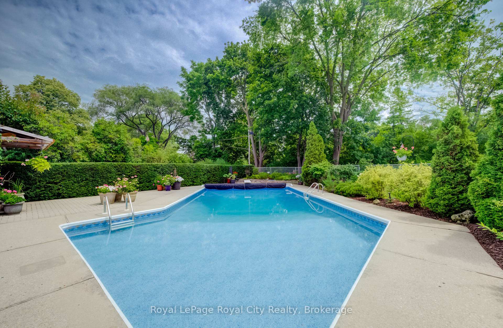 Photo 35 of 24 Maplewood Drive, Guelph, Dovercliffe Park/Old University — HOMEH