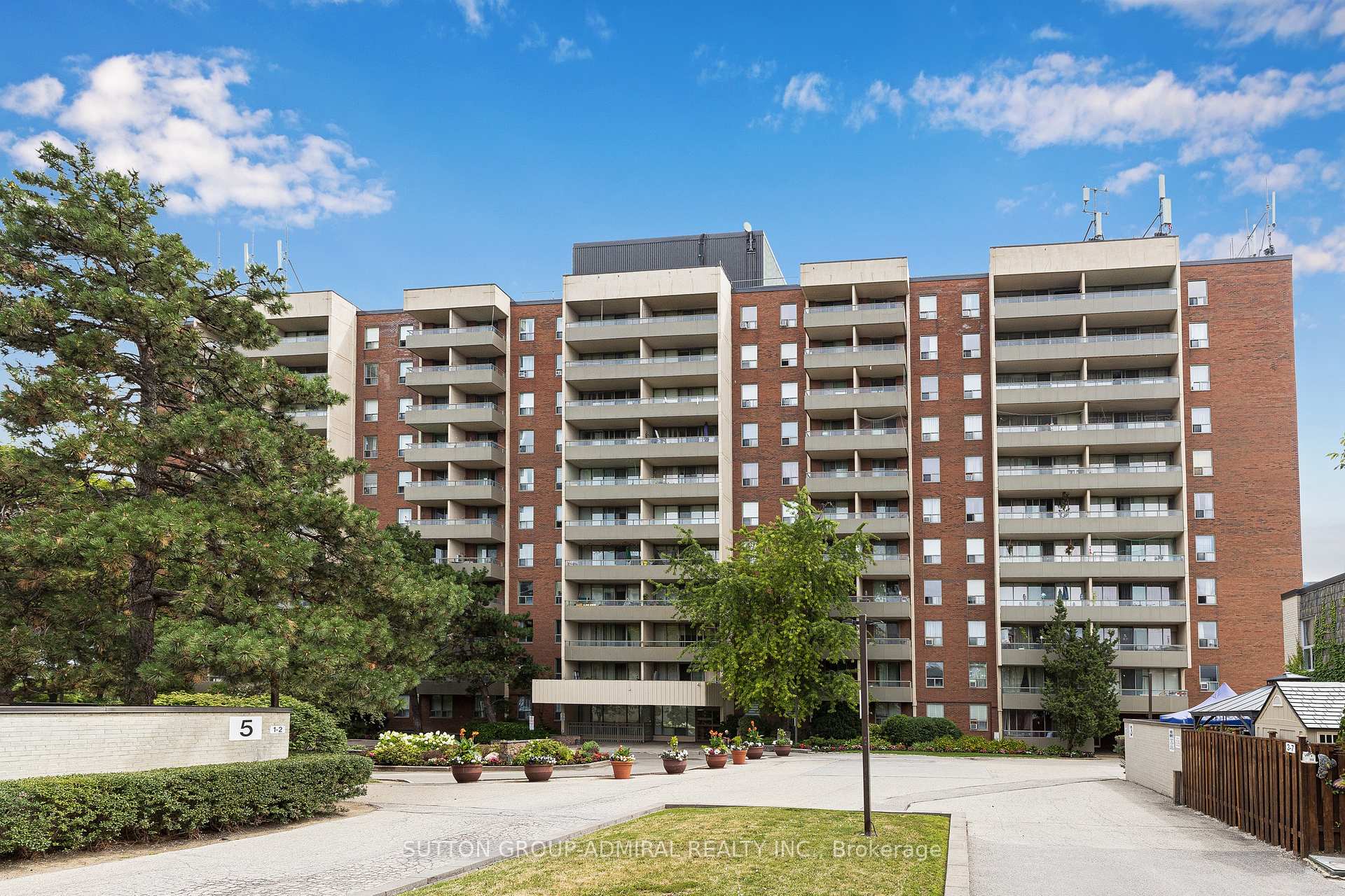 Photo 1 of Unit 513, 1 Four Winds Drive, North York, York University Heights — HOMEH