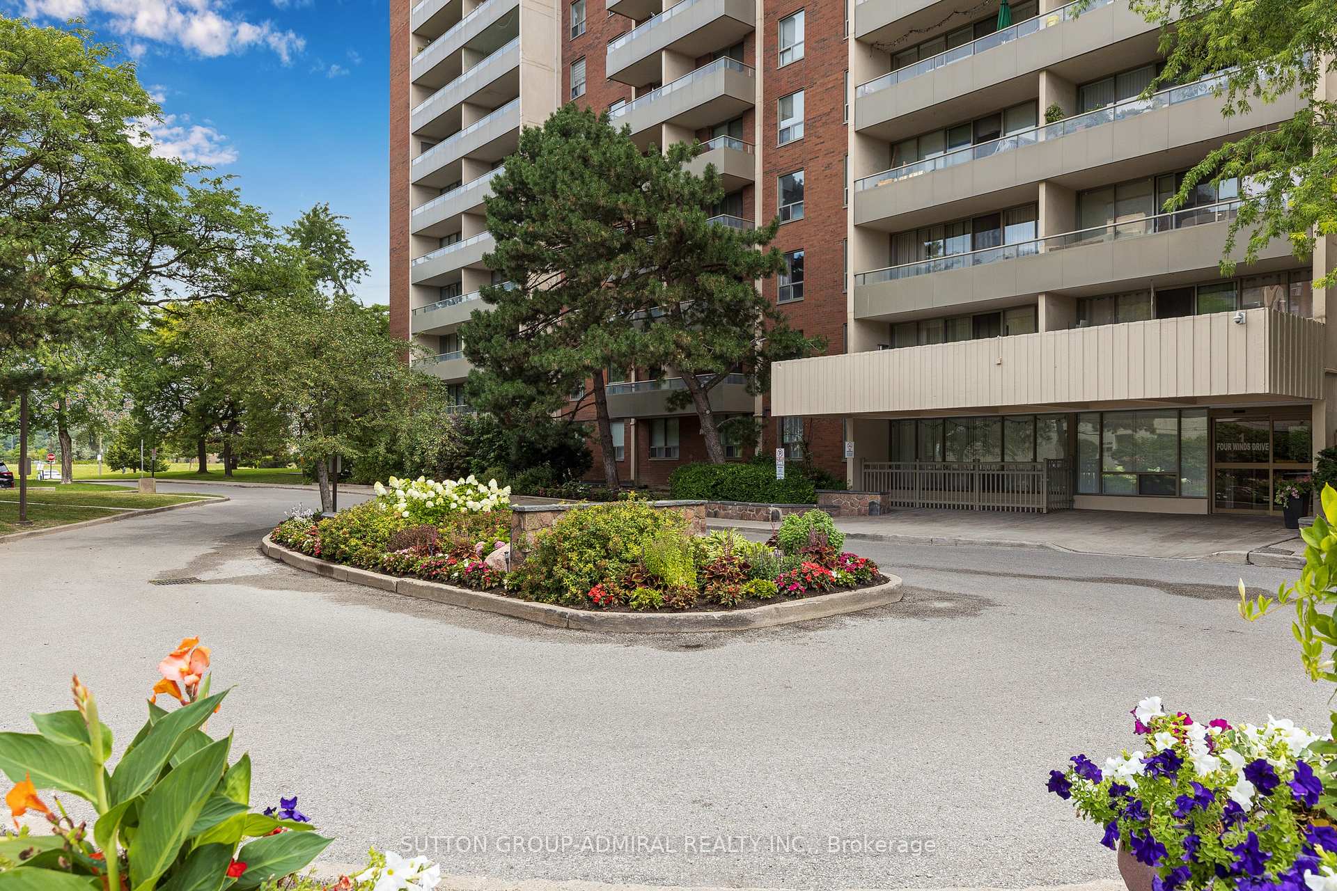 Photo 3 of Unit 513, 1 Four Winds Drive, North York, York University Heights — HOMEH