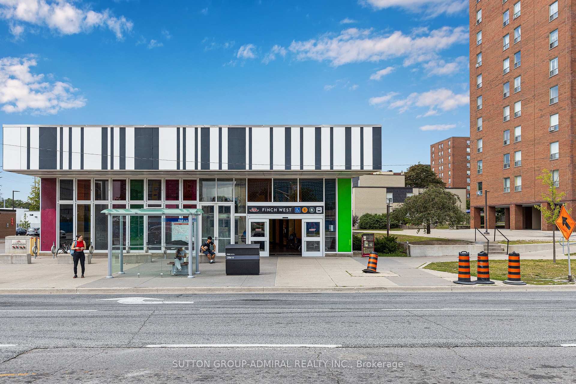 Photo 5 of Unit 513, 1 Four Winds Drive, North York, York University Heights — HOMEH
