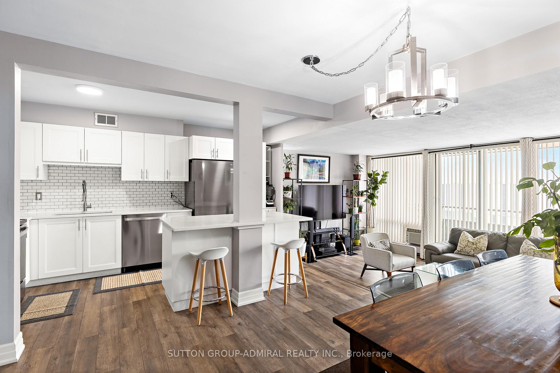Photo 7 of Unit 513, 1 Four Winds Drive, North York, York University Heights — HOMEH