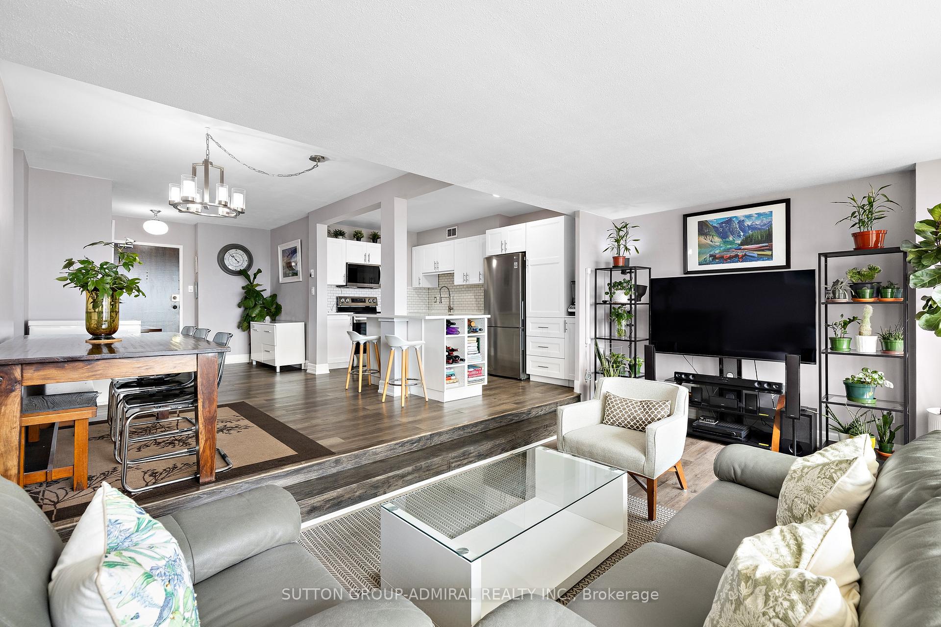 Photo 8 of Unit 513, 1 Four Winds Drive, North York, York University Heights — HOMEH