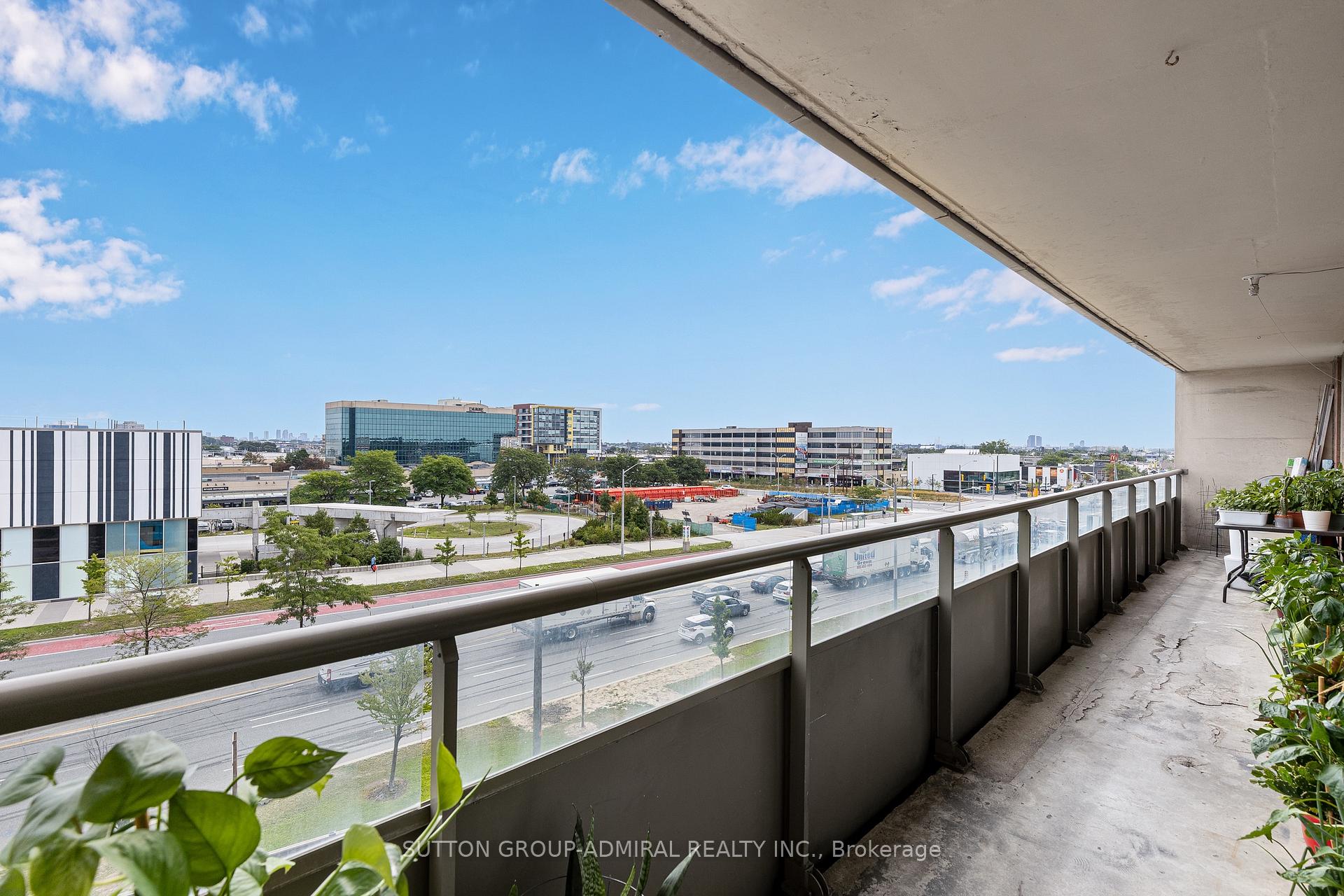 Photo 13 of Unit 513, 1 Four Winds Drive, North York, York University Heights — HOMEH