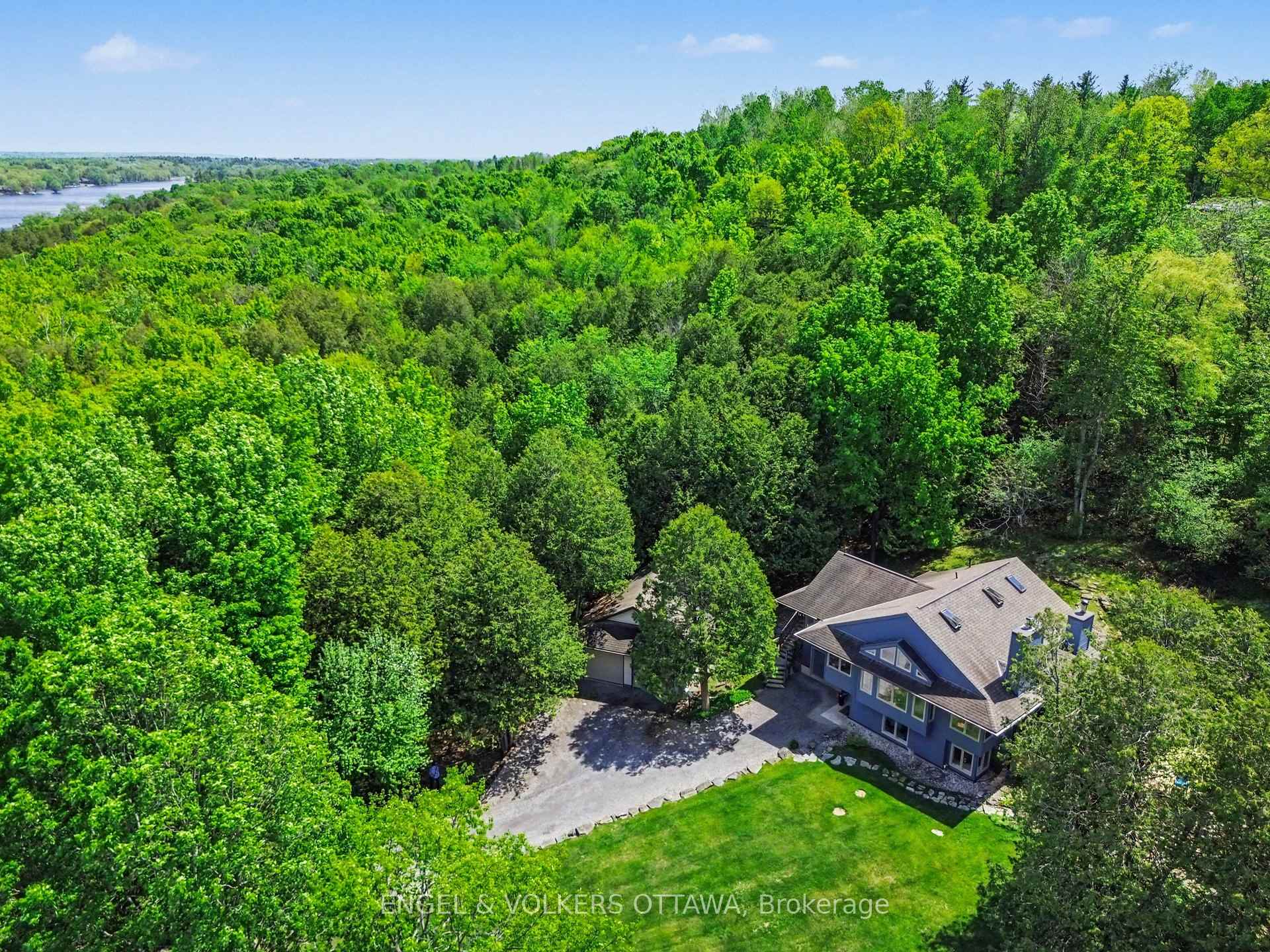 Photo 4 of 4637 Northwoods Drive, Ottawa, Constance Bay — HOMEH