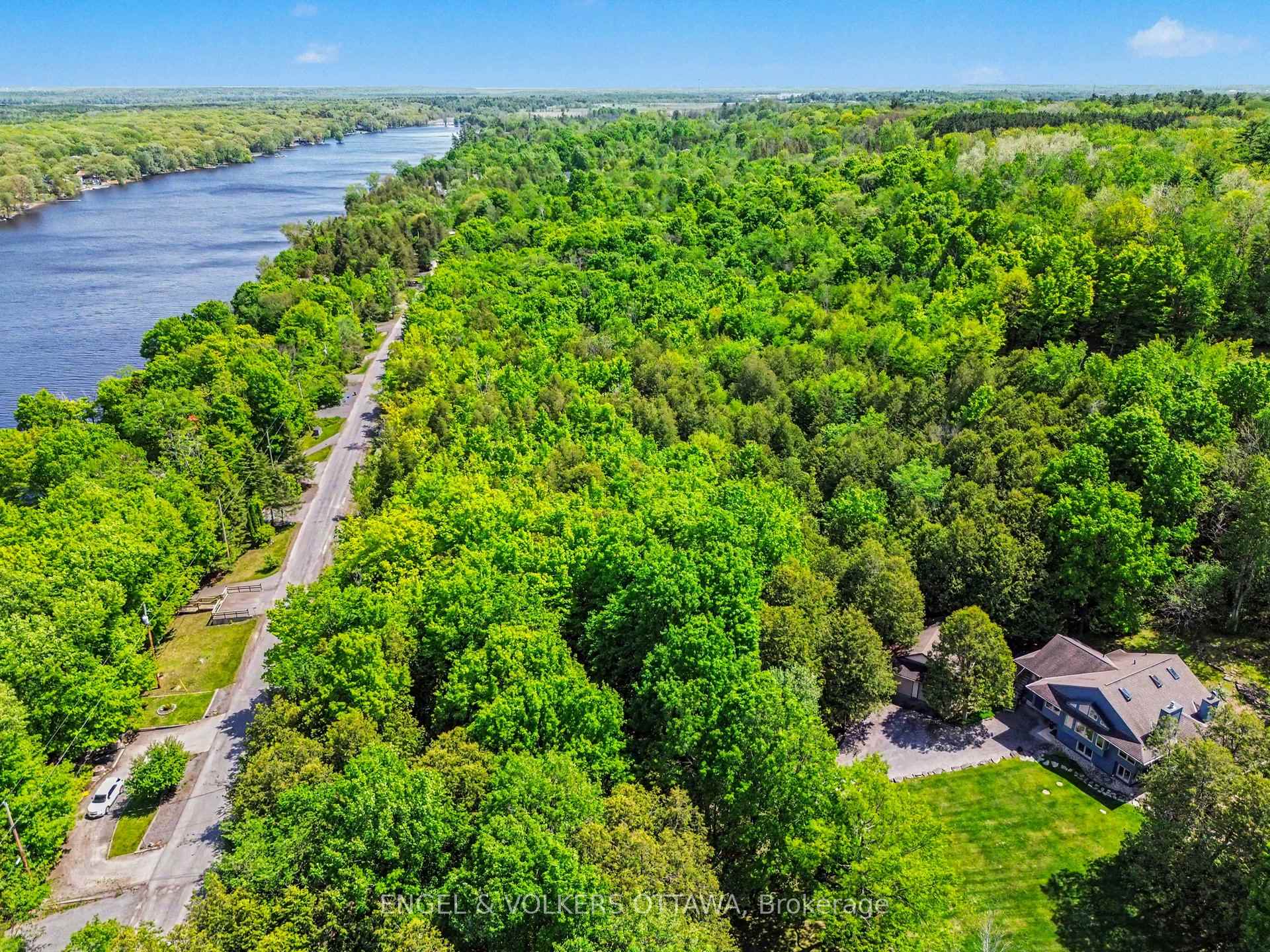 Photo 5 of 4637 Northwoods Drive, Ottawa, Constance Bay — HOMEH
