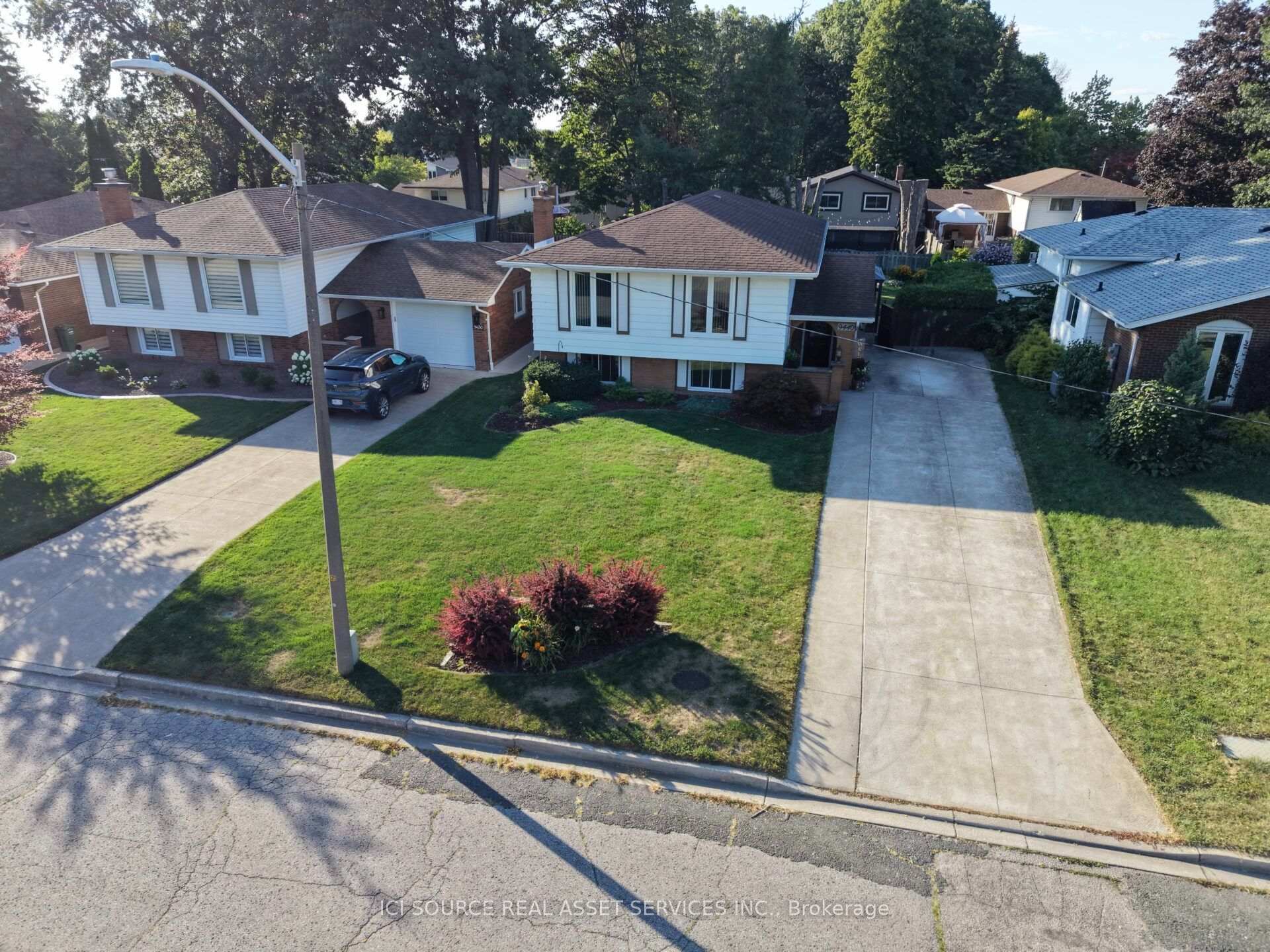 Photo 2 of 9440 Chestnut Drive, Windsor — HOMEH