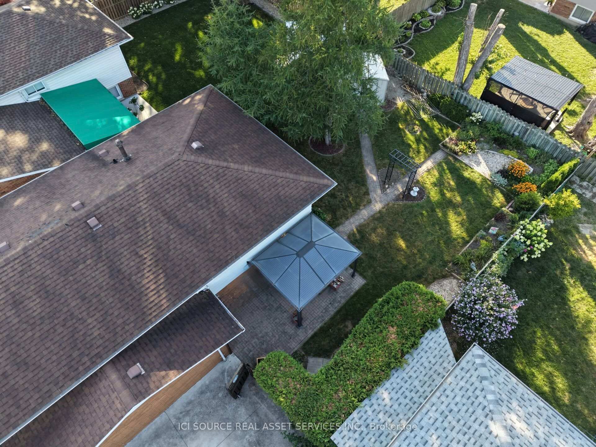 Photo 3 of 9440 Chestnut Drive, Windsor — HOMEH