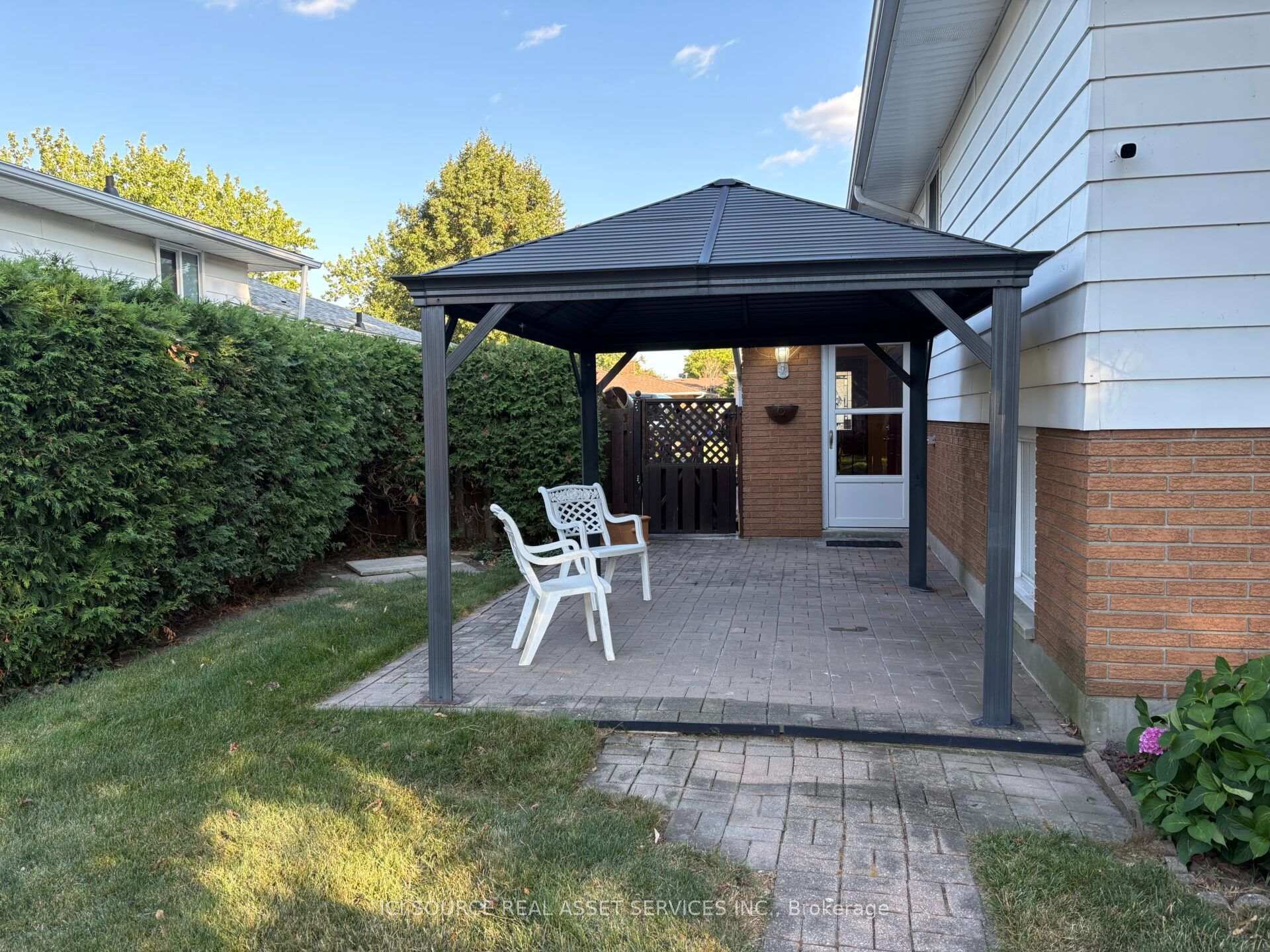 Photo 4 of 9440 Chestnut Drive, Windsor — HOMEH