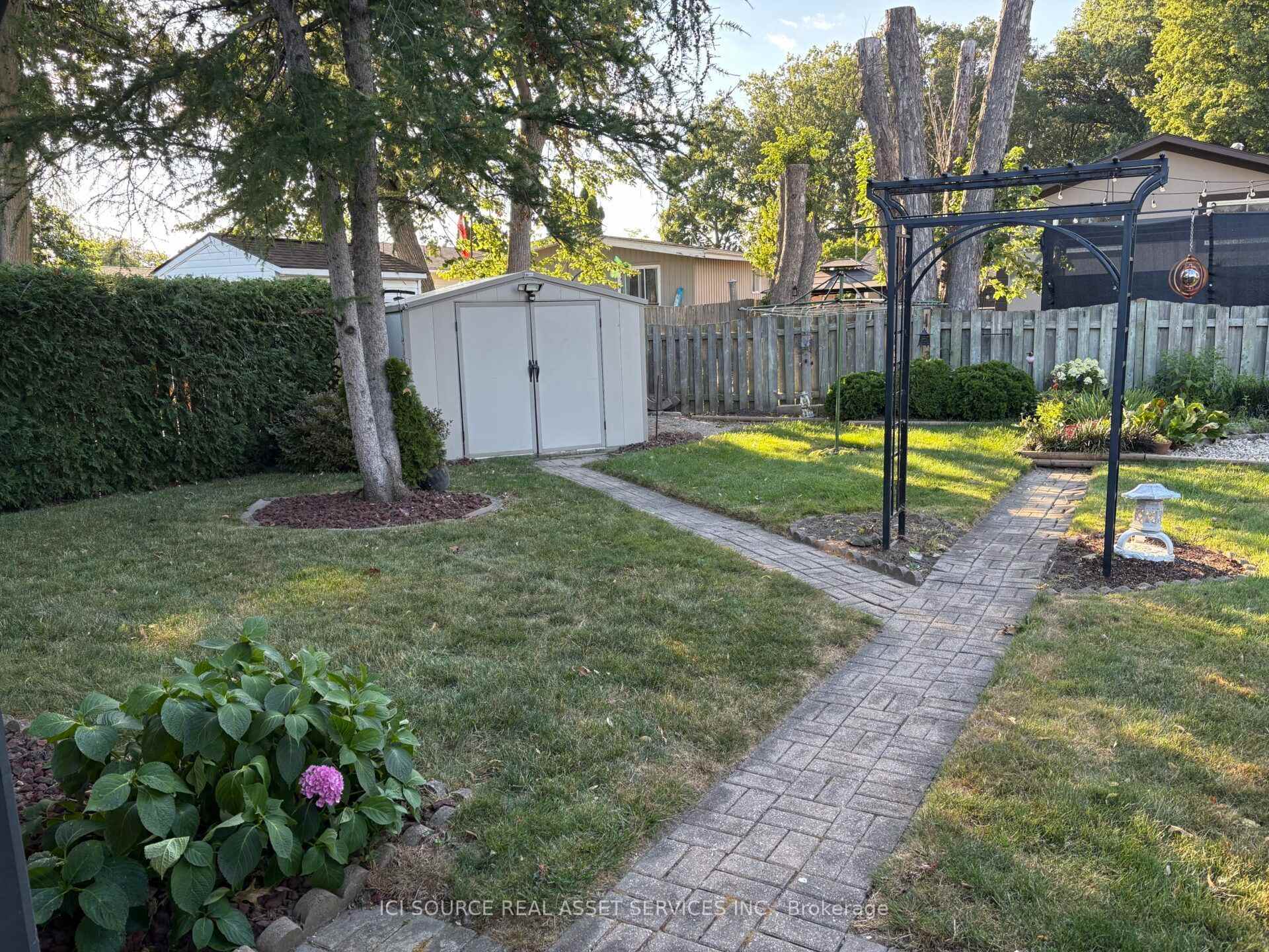 Photo 5 of 9440 Chestnut Drive, Windsor — HOMEH