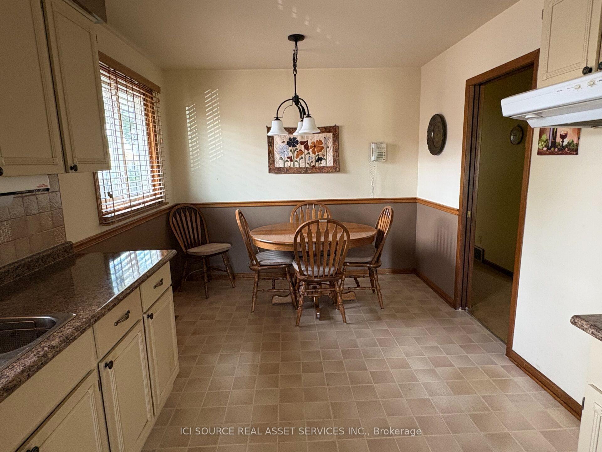 Photo 9 of 9440 Chestnut Drive, Windsor — HOMEH