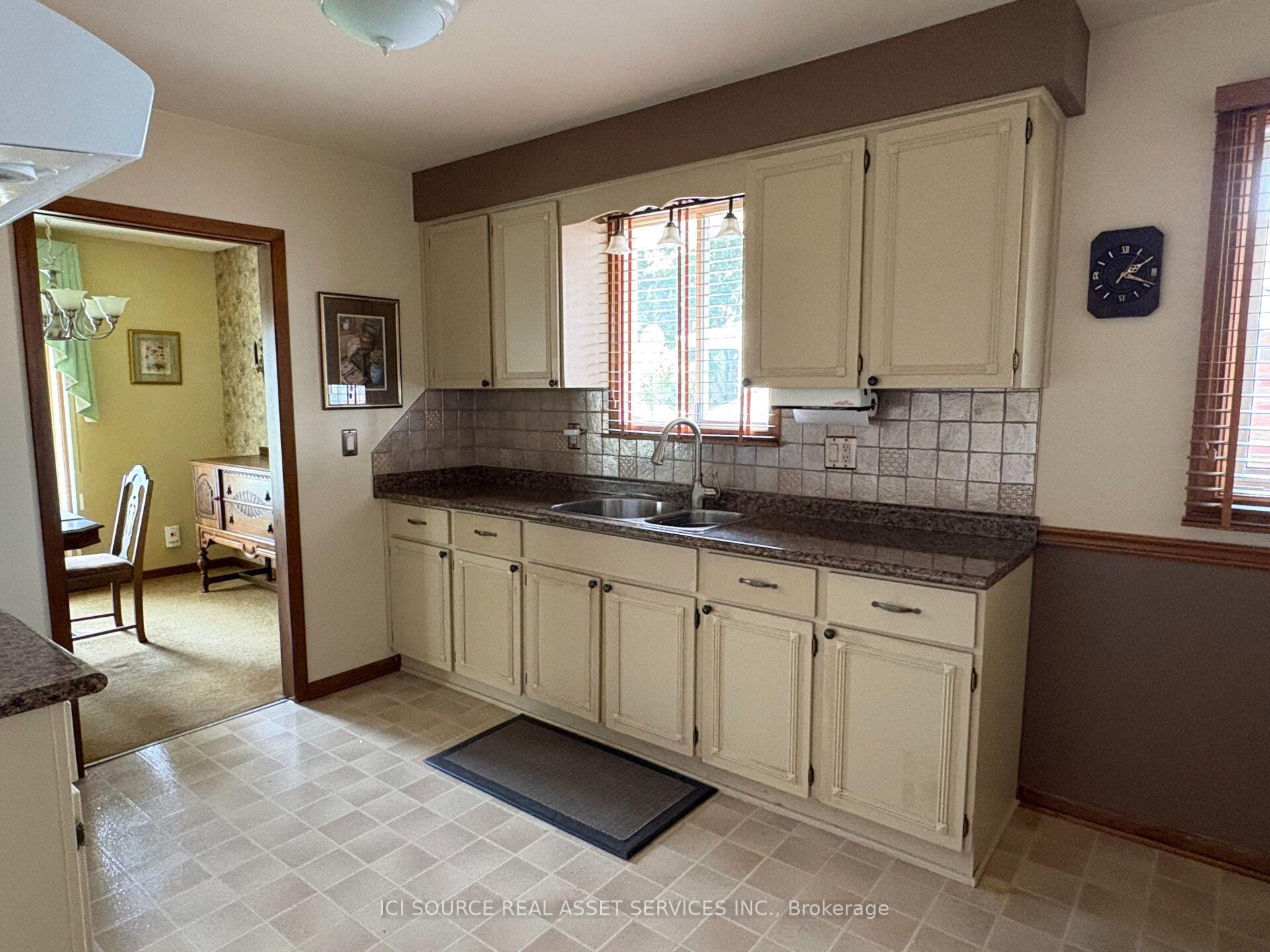 Photo 10 of 9440 Chestnut Drive, Windsor — HOMEH