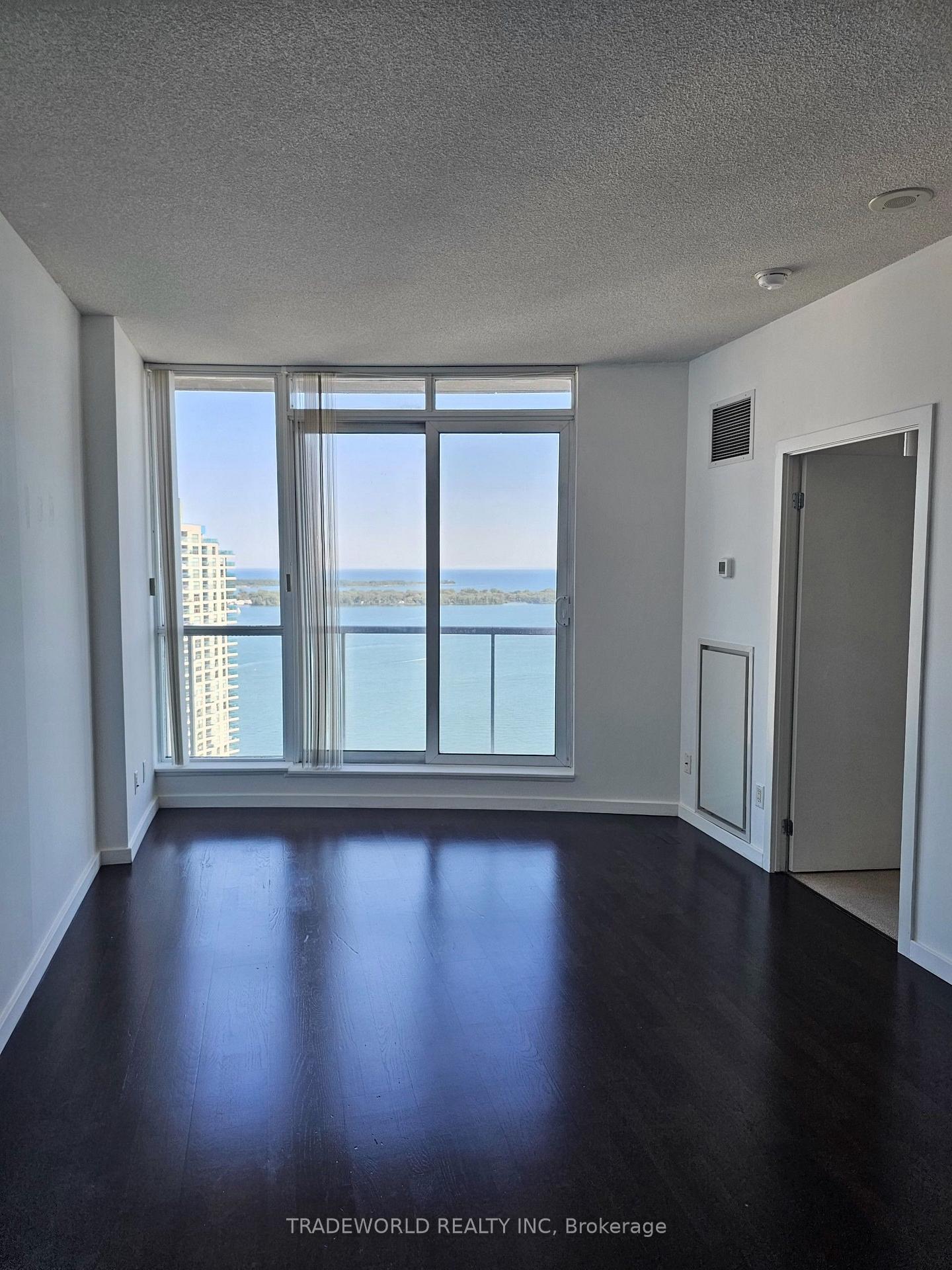 Photo 3 of Unit 3505, 208 Queens Quay W, Toronto, Waterfront Communities — HOMEH