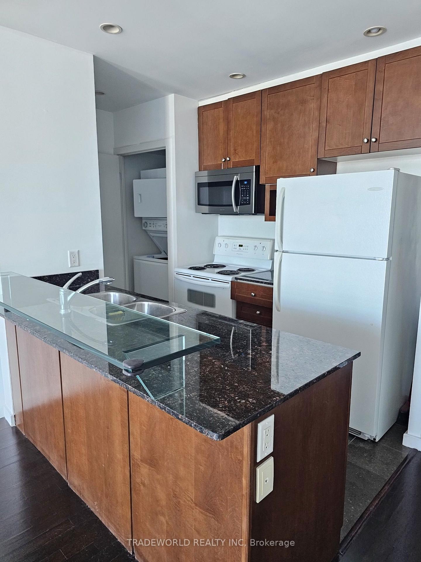 Photo 5 of Unit 3505, 208 Queens Quay W, Toronto, Waterfront Communities — HOMEH