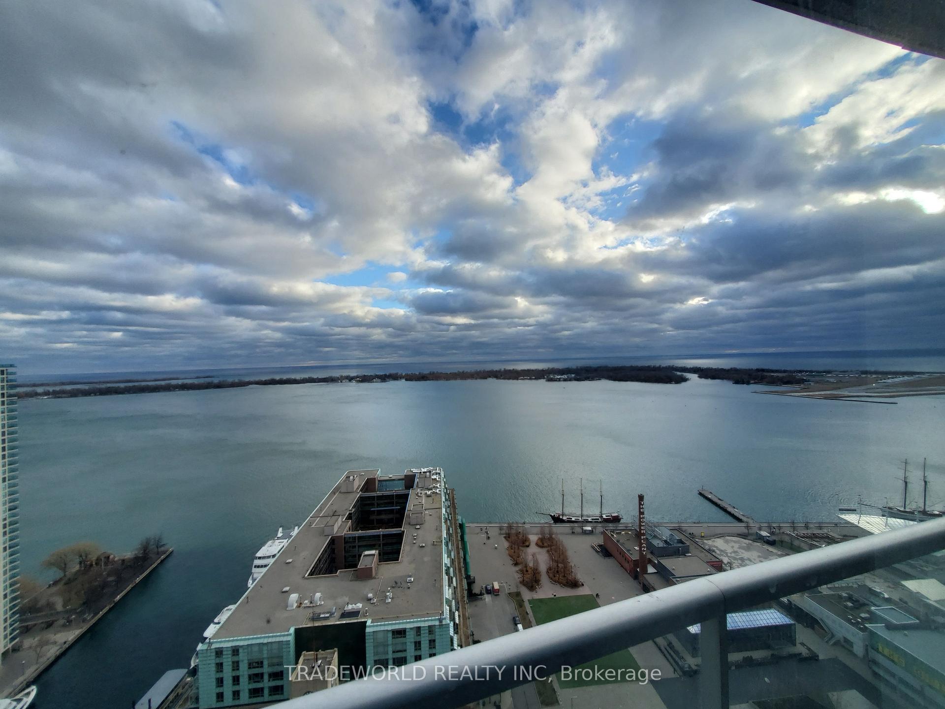 Photo 14 of Unit 3505, 208 Queens Quay W, Toronto, Waterfront Communities — HOMEH