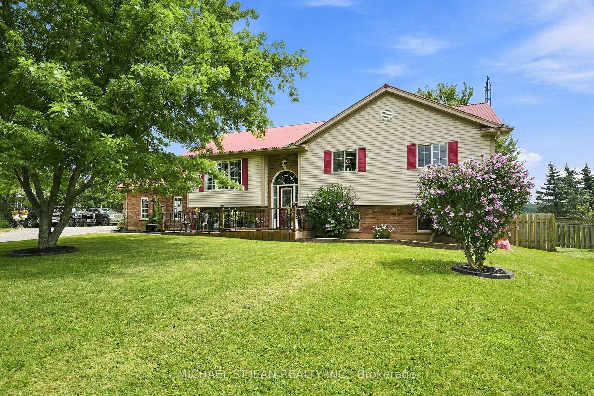 Photo 2 of 3557 Grimsby Road, Grimsby, Grimsby Escarpment — HOMEH