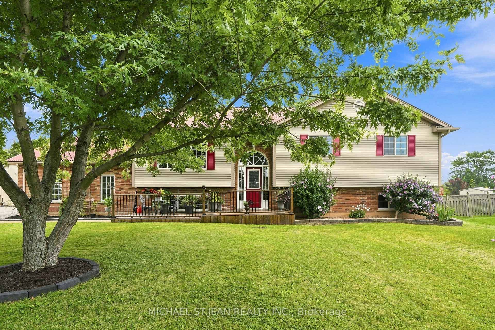Photo 4 of 3557 Grimsby Road, Grimsby, Grimsby Escarpment — HOMEH