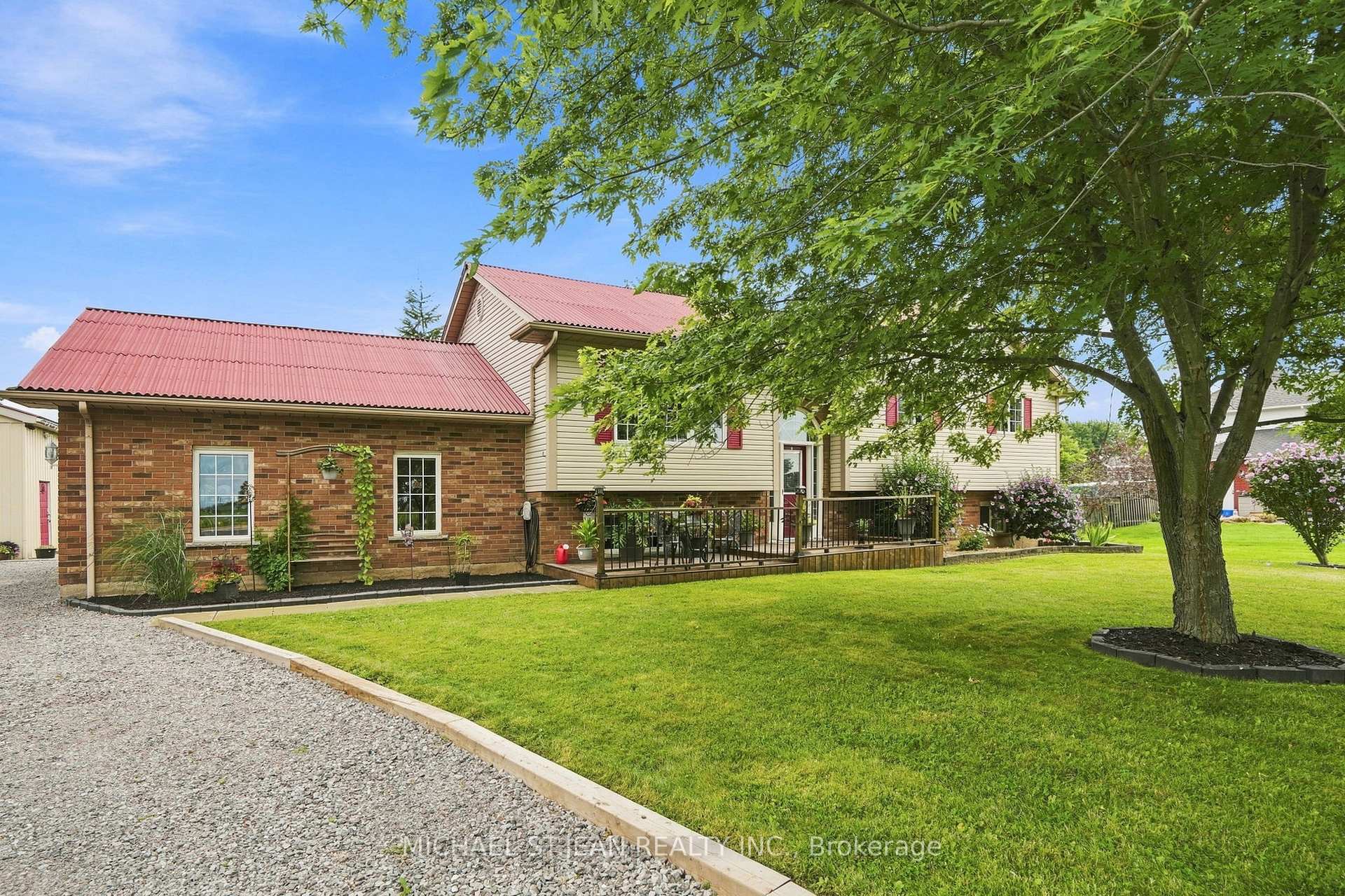 Photo 5 of 3557 Grimsby Road, Grimsby, Grimsby Escarpment — HOMEH