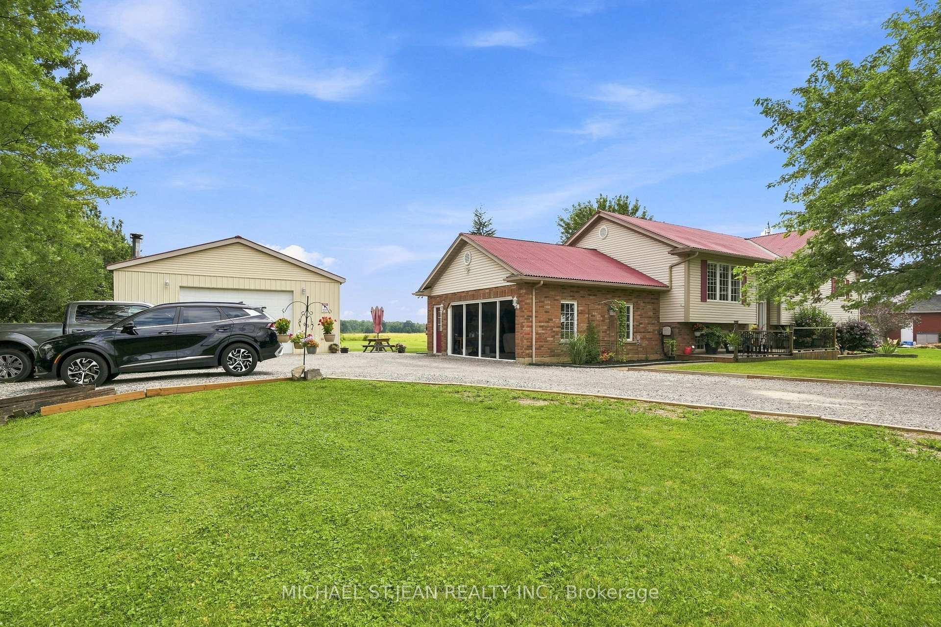Photo 7 of 3557 Grimsby Road, Grimsby, Grimsby Escarpment — HOMEH