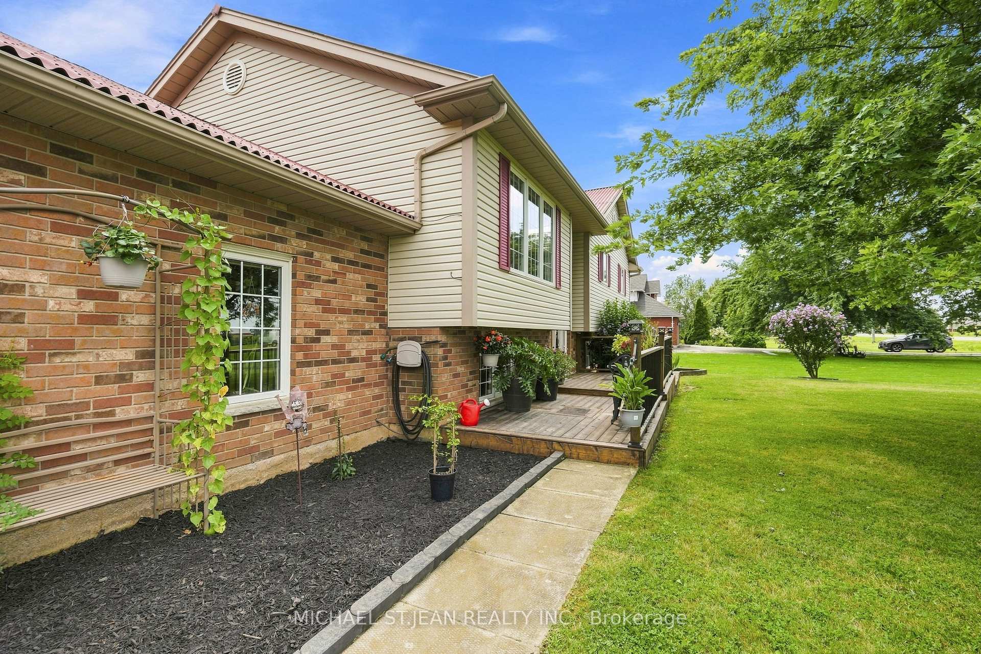 Photo 8 of 3557 Grimsby Road, Grimsby, Grimsby Escarpment — HOMEH