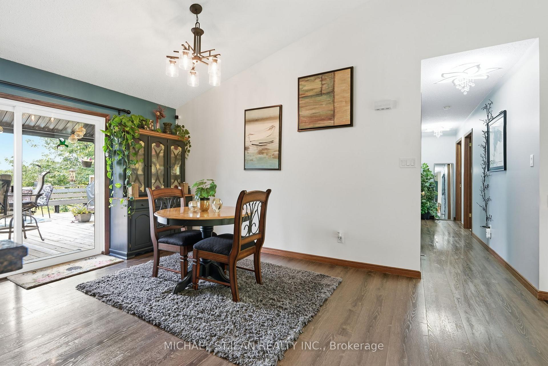 Photo 10 of 3557 Grimsby Road, Grimsby, Grimsby Escarpment — HOMEH