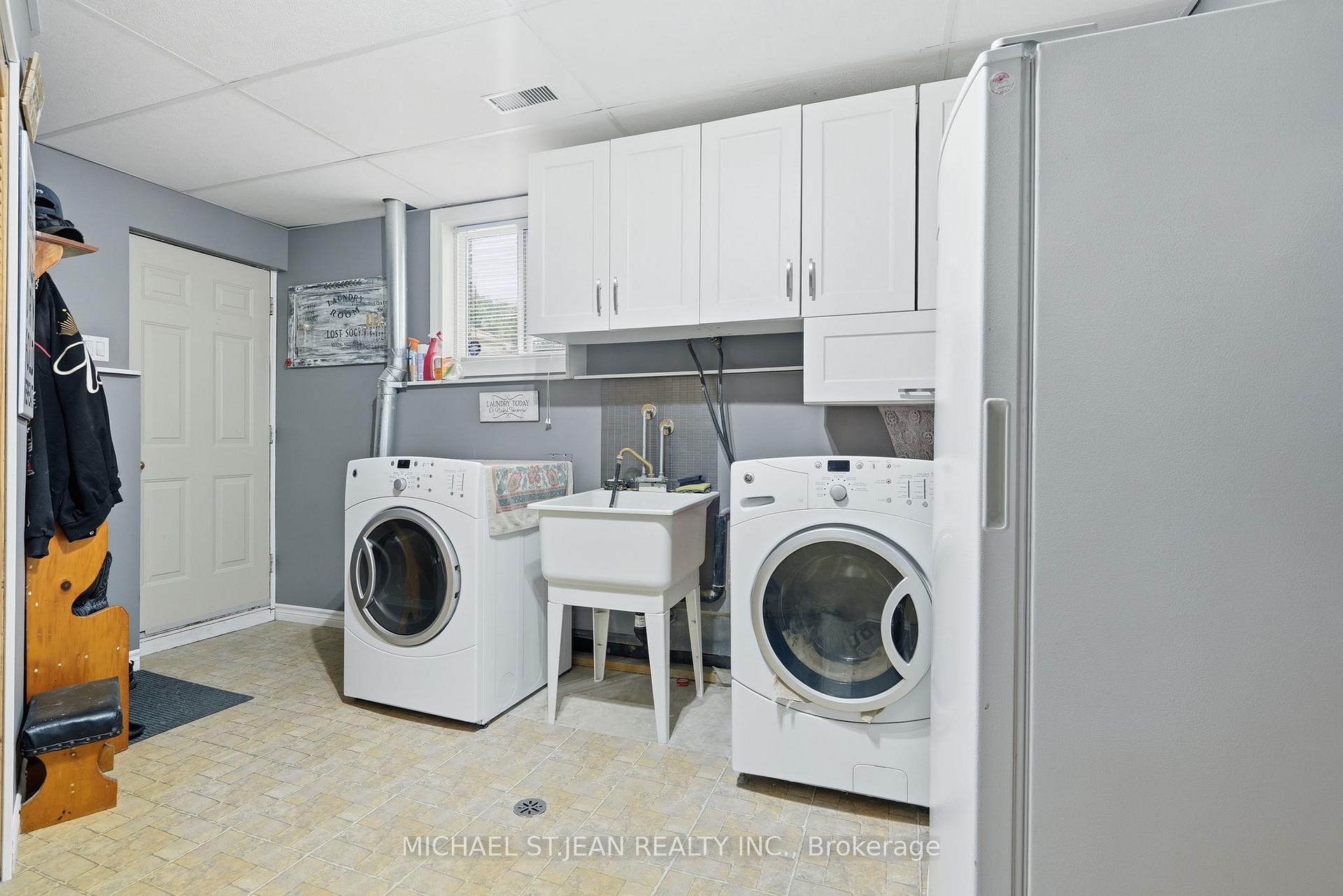 Photo 35 of 3557 Grimsby Road, Grimsby, Grimsby Escarpment — HOMEH