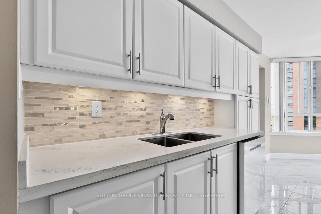 Photo 5 of Unit 709, 3605 Kariya Drive, Mississauga, City Centre — HOMEH