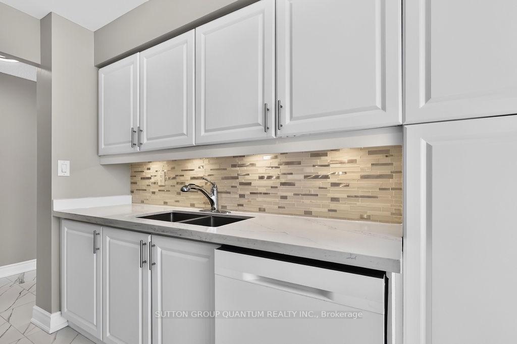 Photo 6 of Unit 709, 3605 Kariya Drive, Mississauga, City Centre — HOMEH
