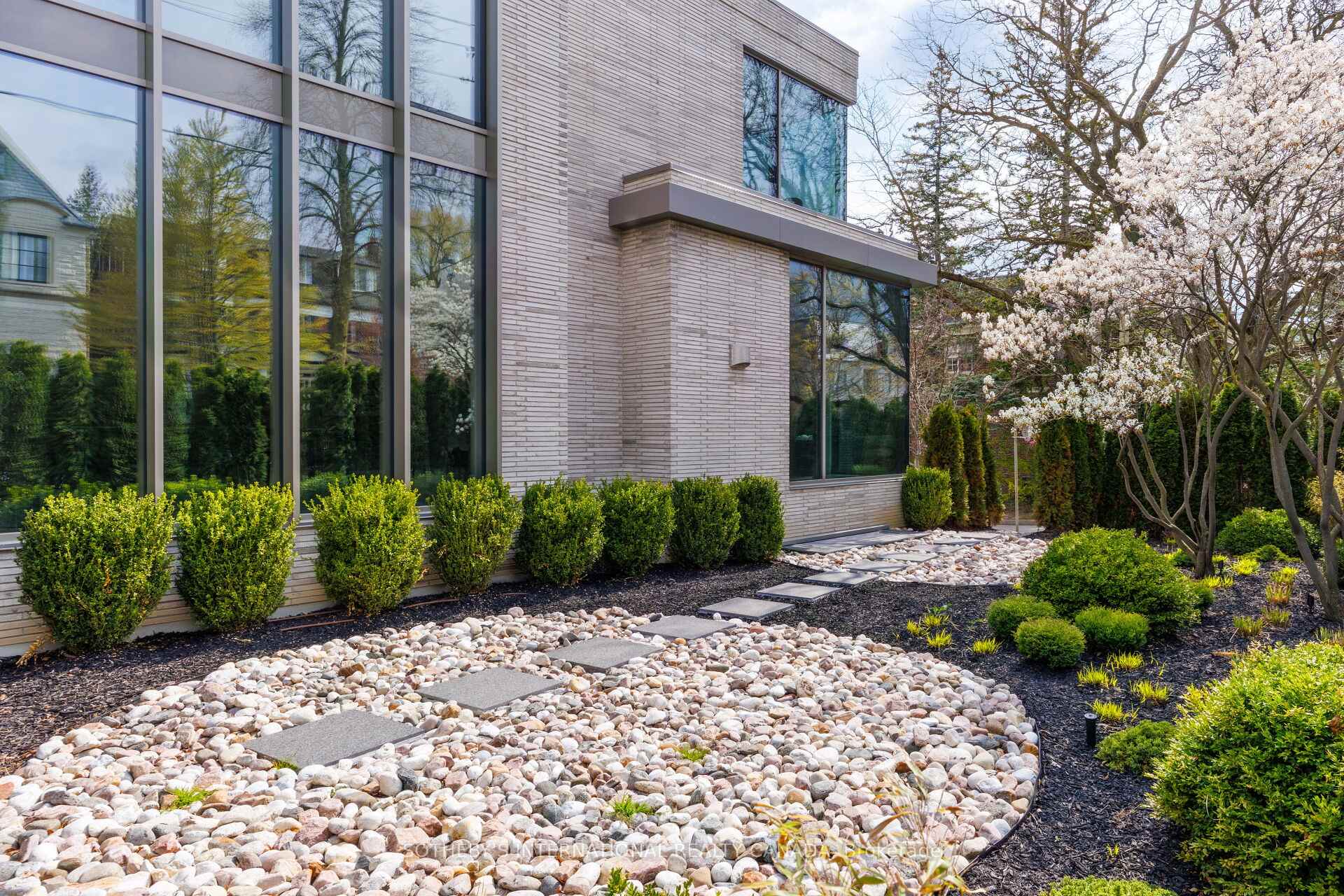 Photo 28 of 211 Dunvegan Road, Toronto, Forest Hill South — HOMEH