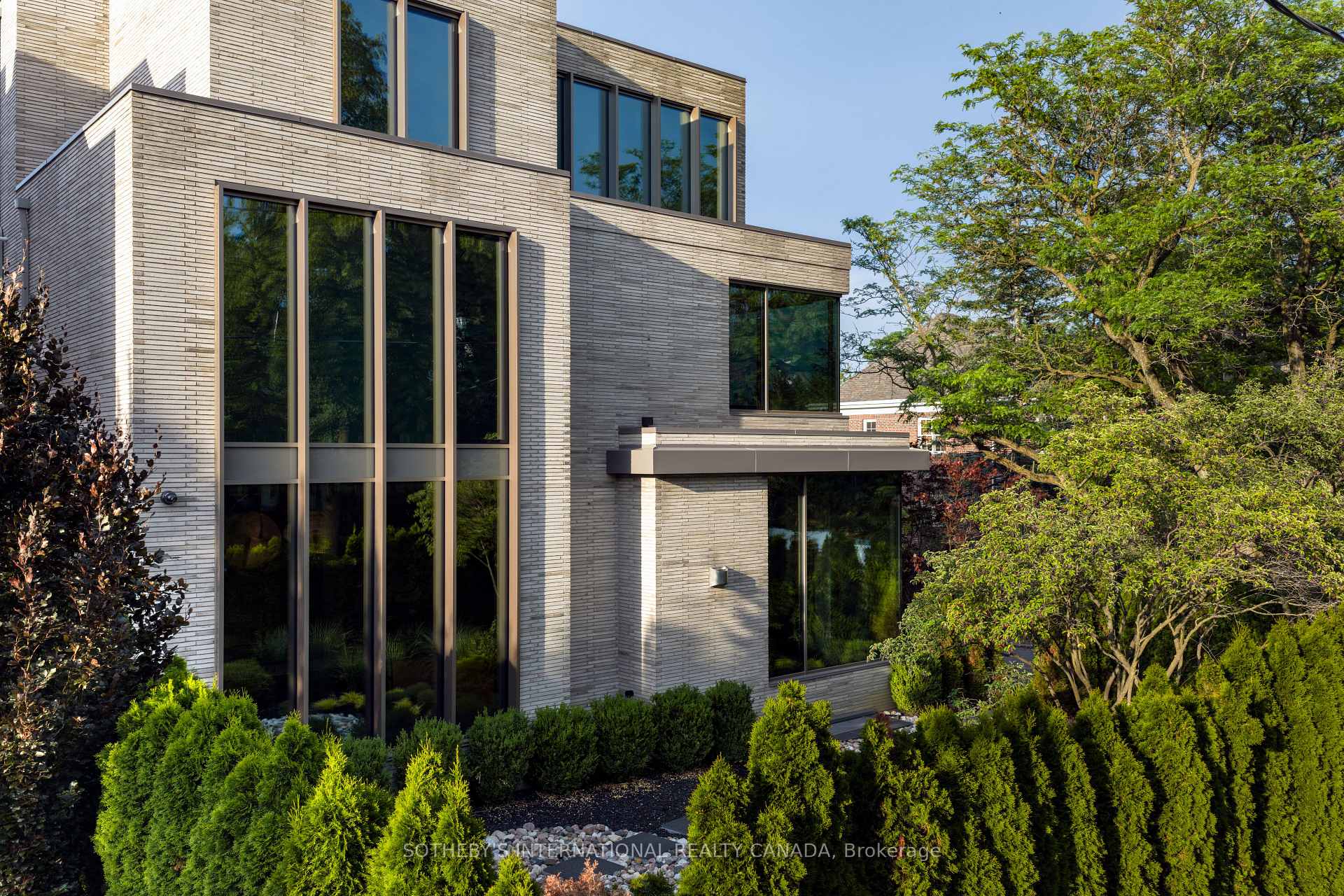 Photo 9 of 211 Dunvegan Road, Toronto, Forest Hill South — HOMEH